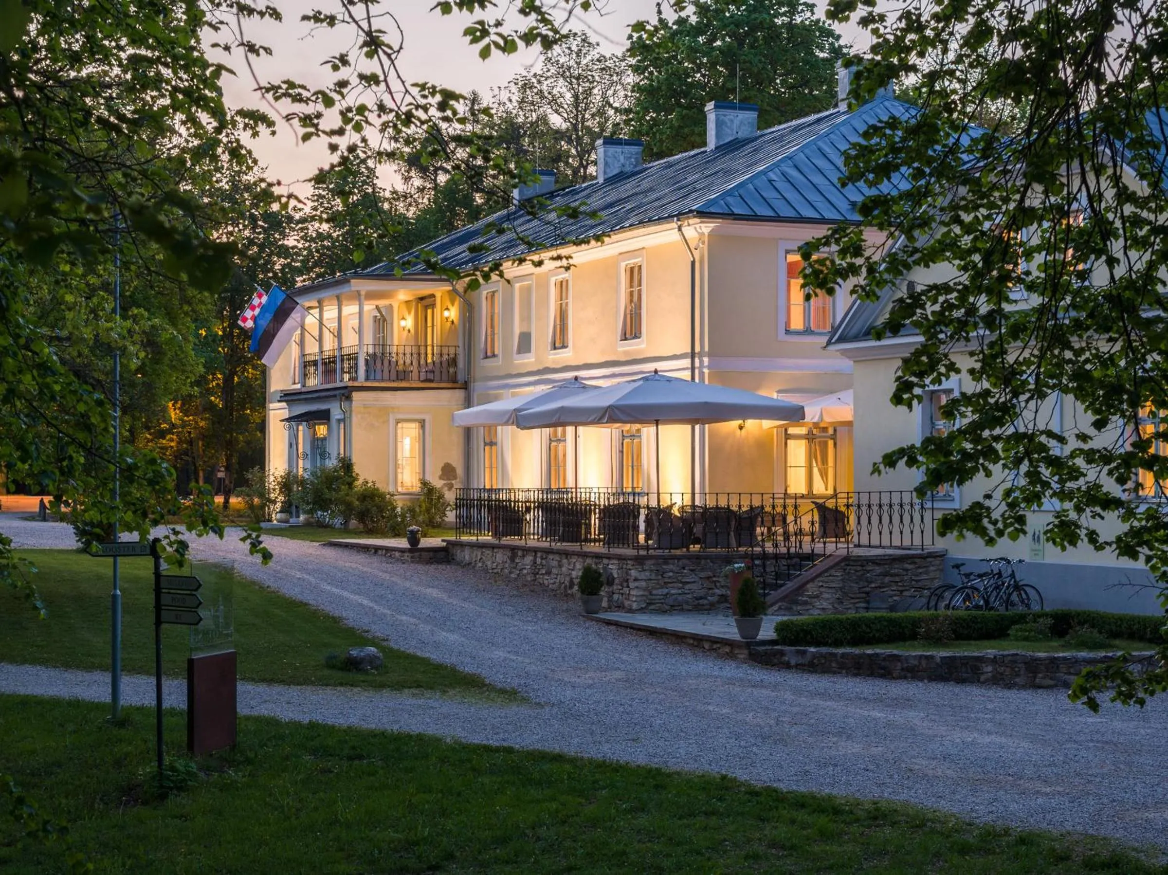 Property building in Padise Manor