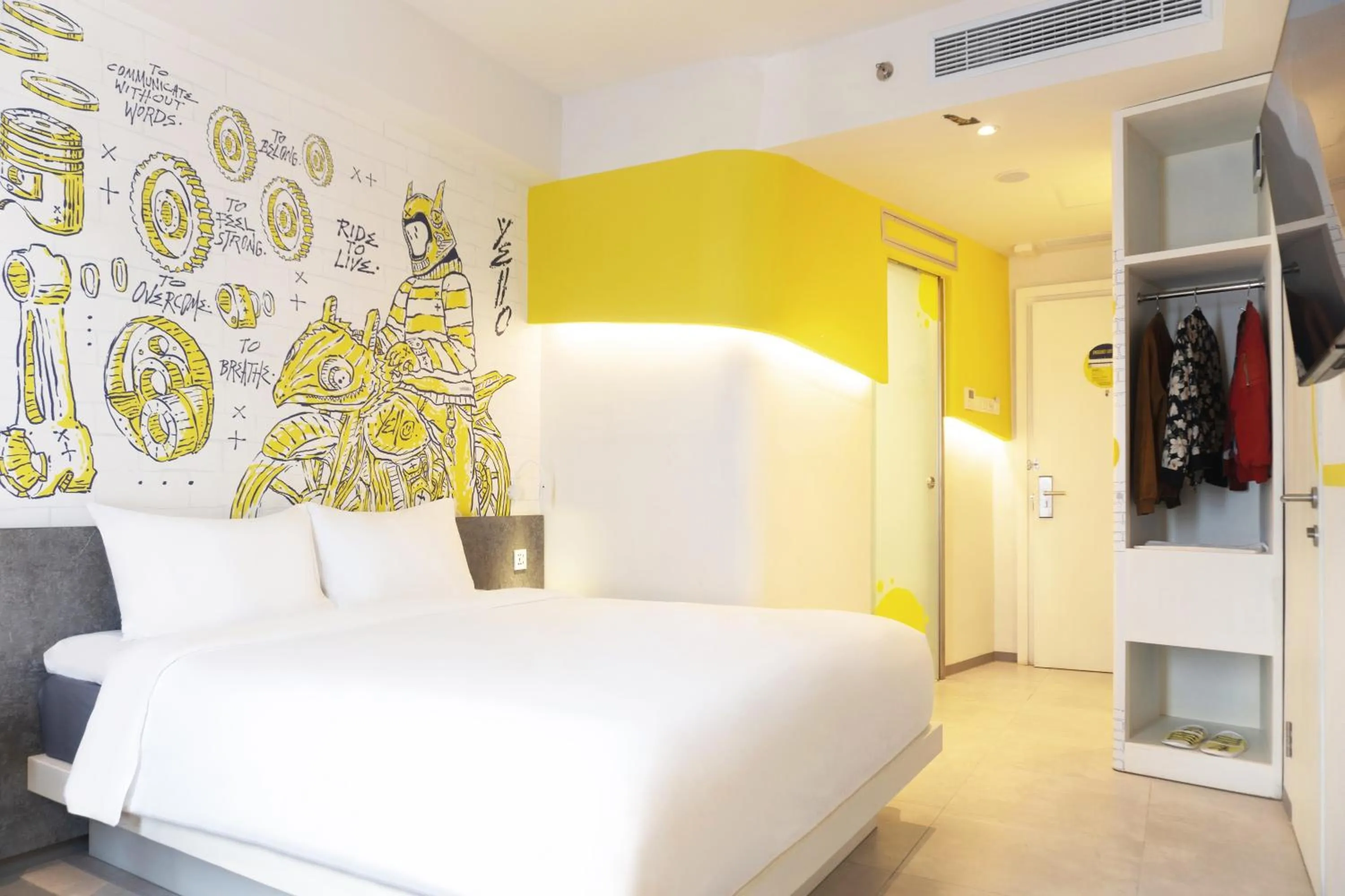 Photo of the whole room, Bed in Yello Hotel Jambi
