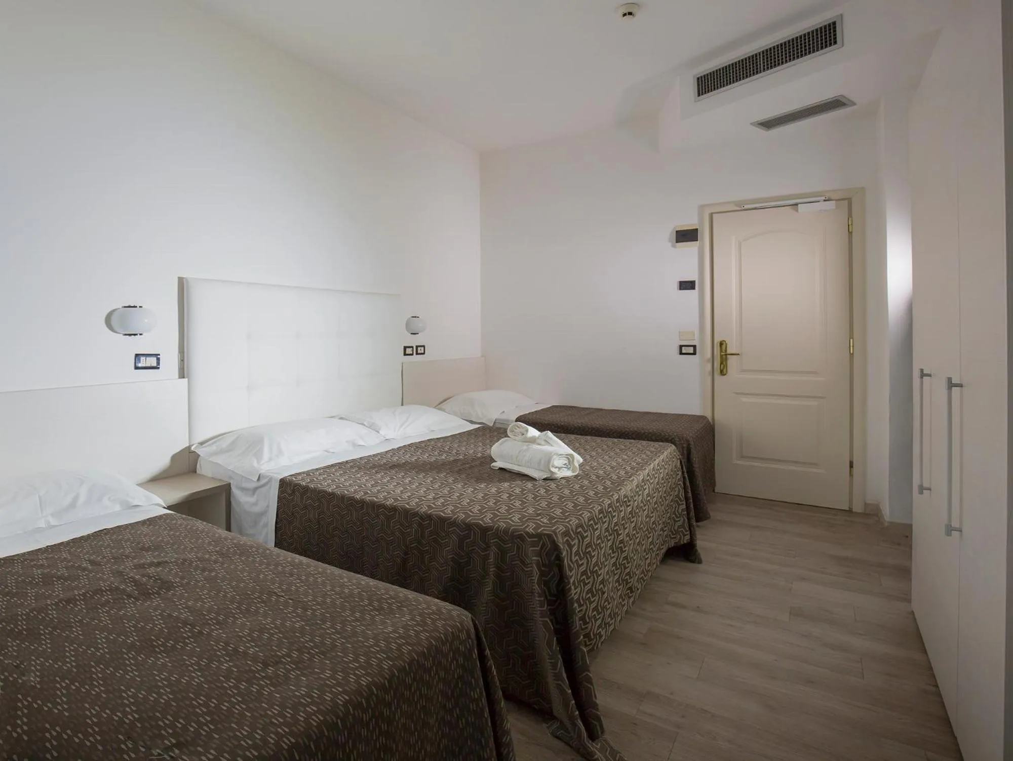 Photo of the whole room, Bed in Hotel Elite Cattolica