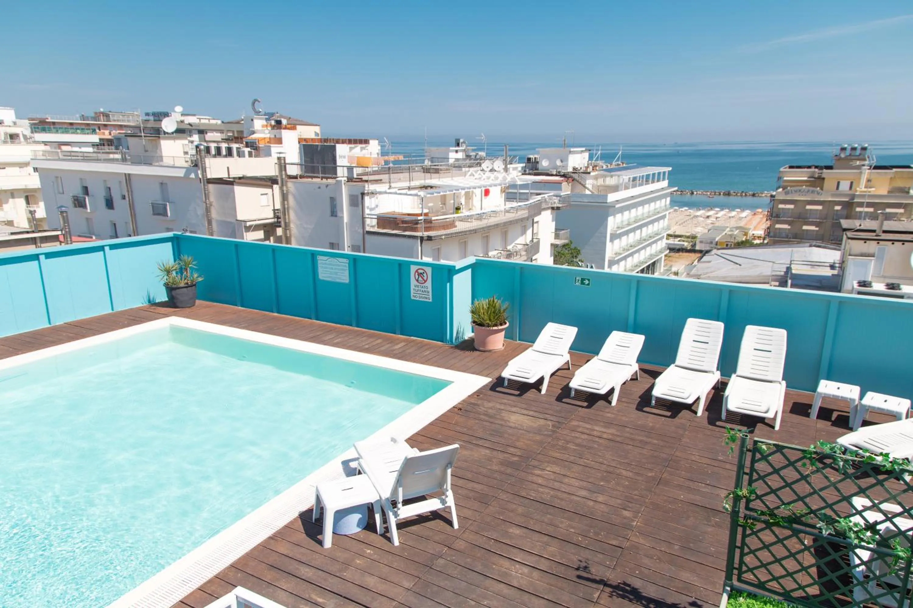 Swimming pool in Hotel Elite Cattolica