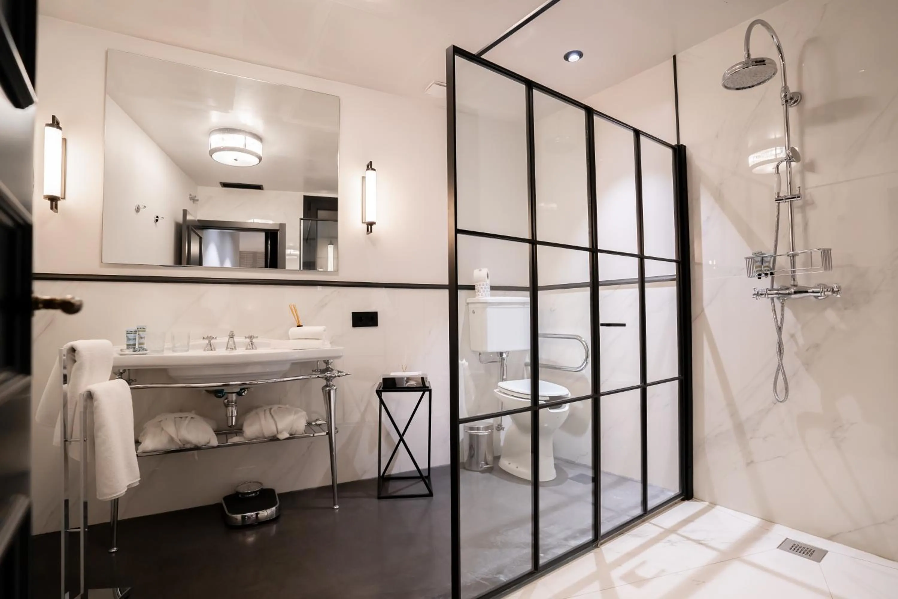 Bathroom, Bed in Boutique Hotel Casa Cánovas