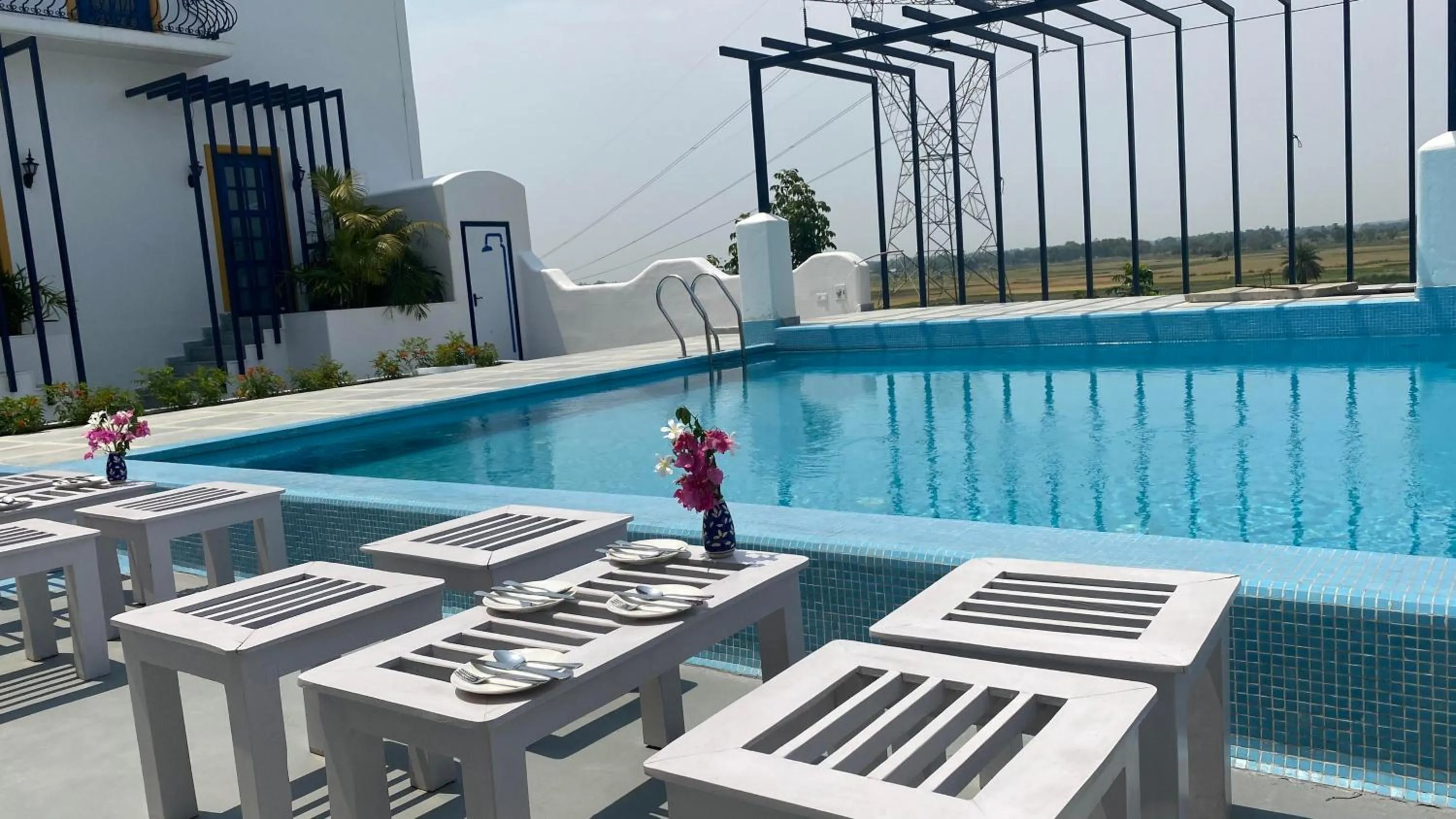 Swimming pool in Annaratna Resorts