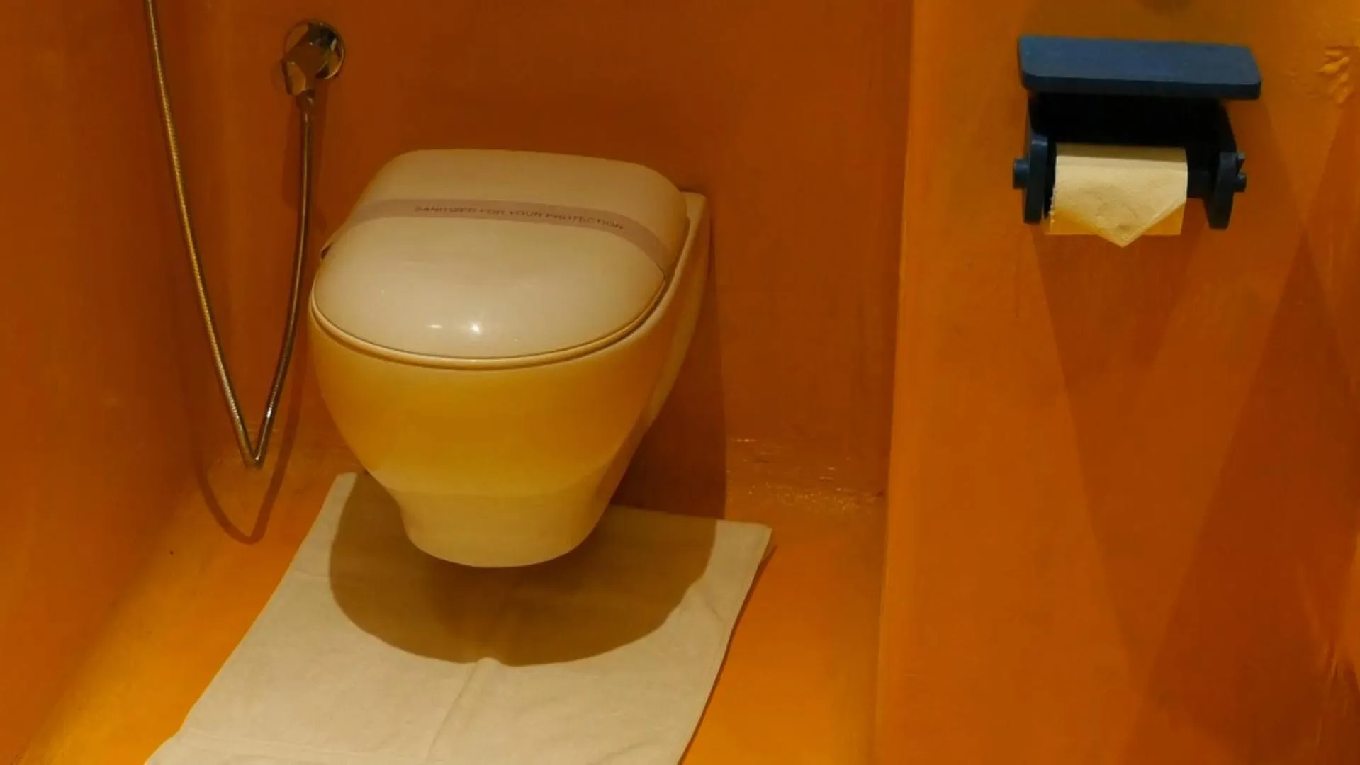 Toilet in Annaratna Resorts