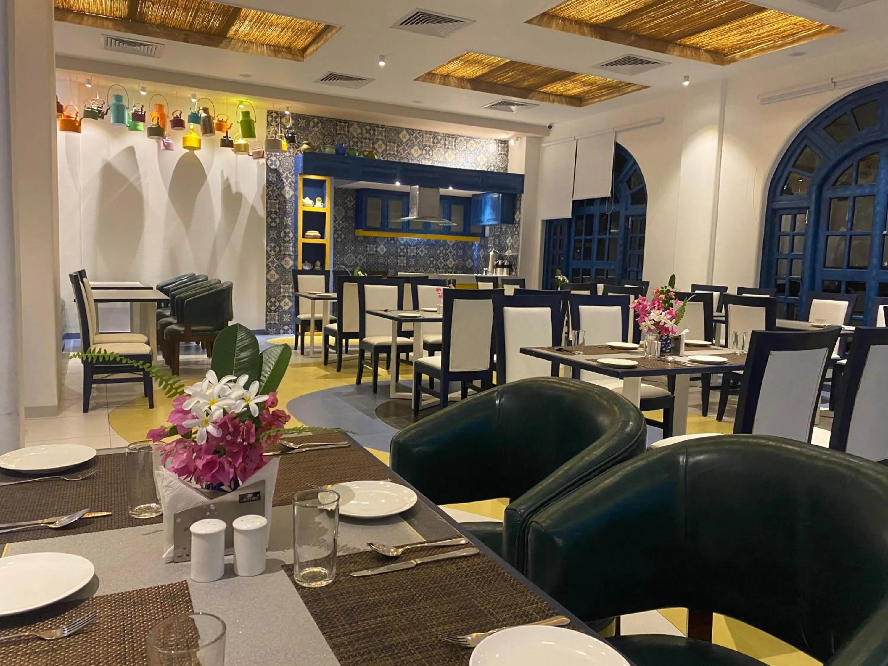 Restaurant/places to eat in Annaratna Resorts