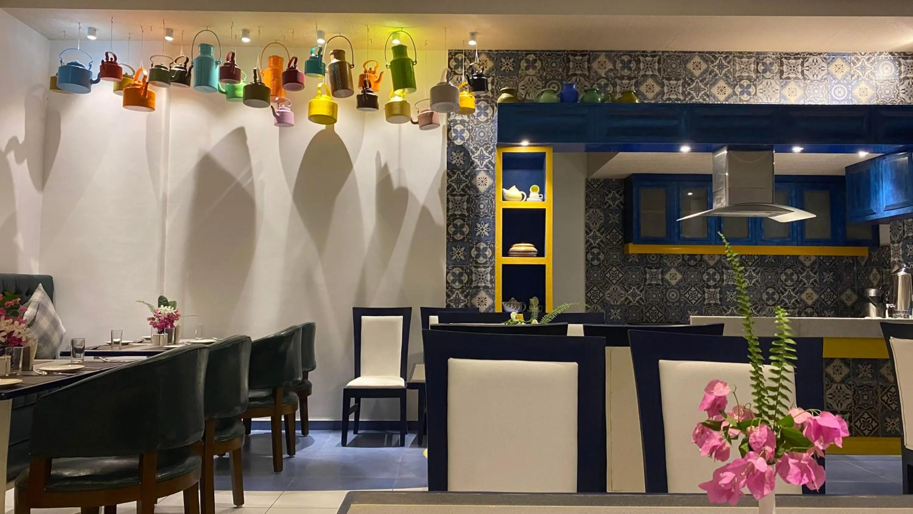 Restaurant/places to eat in Annaratna Resorts