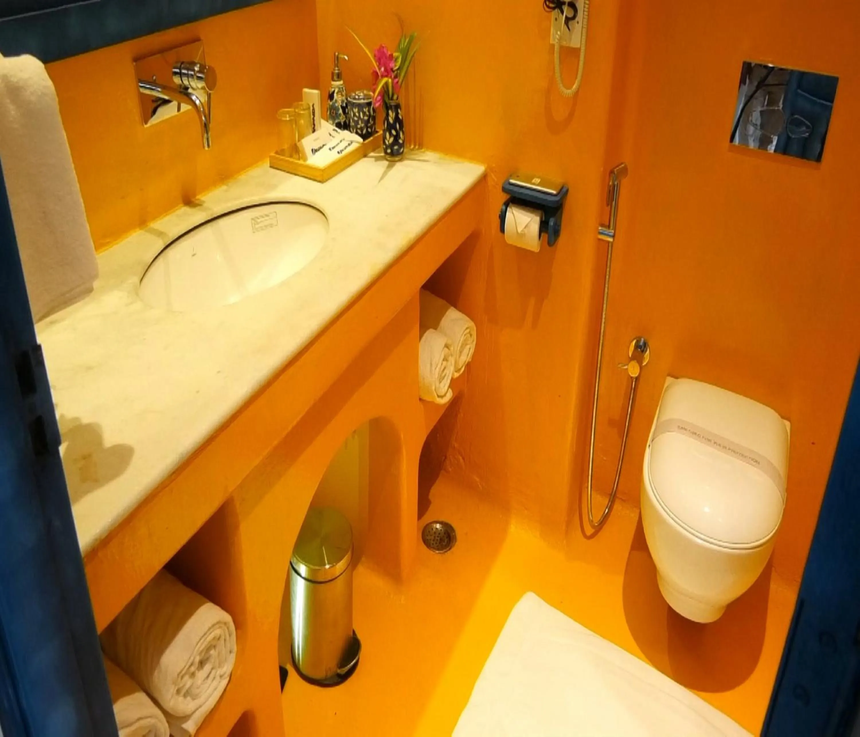 Bathroom in Annaratna Resorts