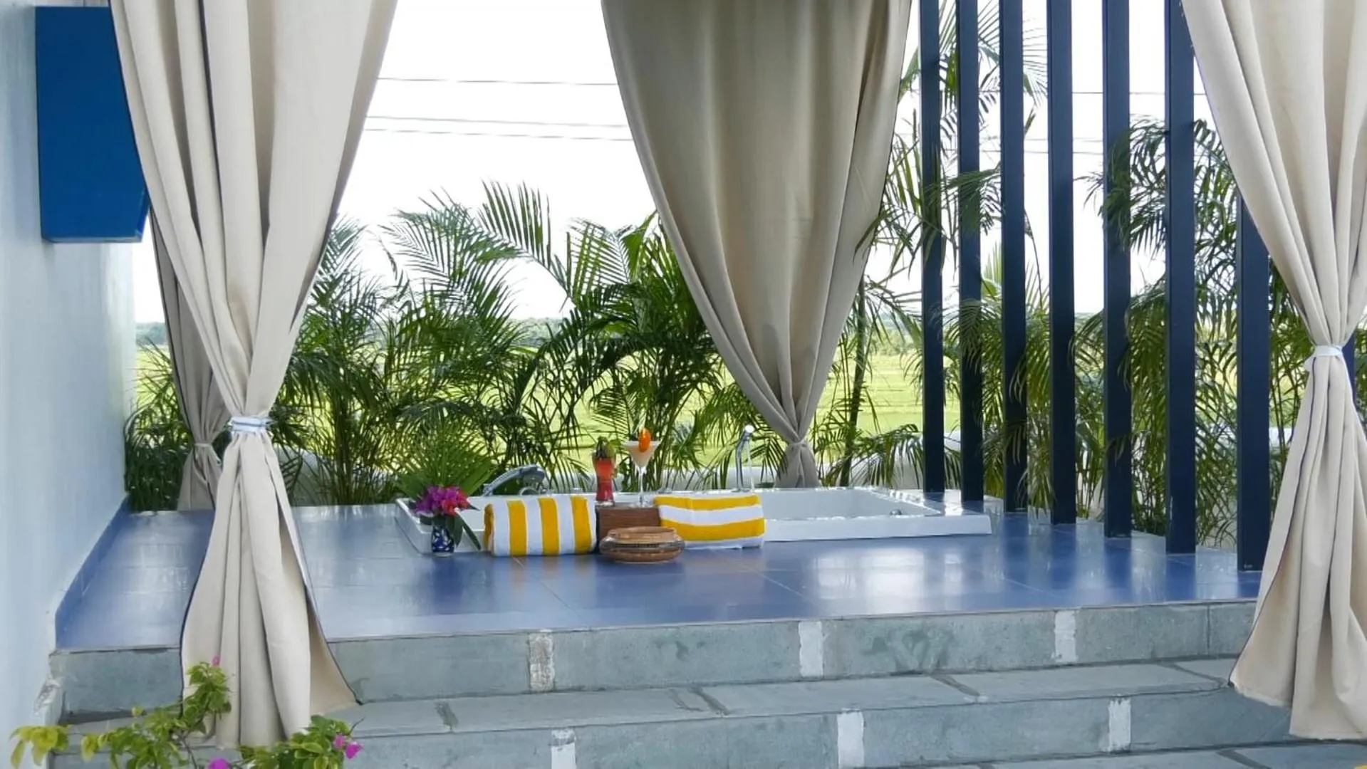 Bath in Annaratna Resorts