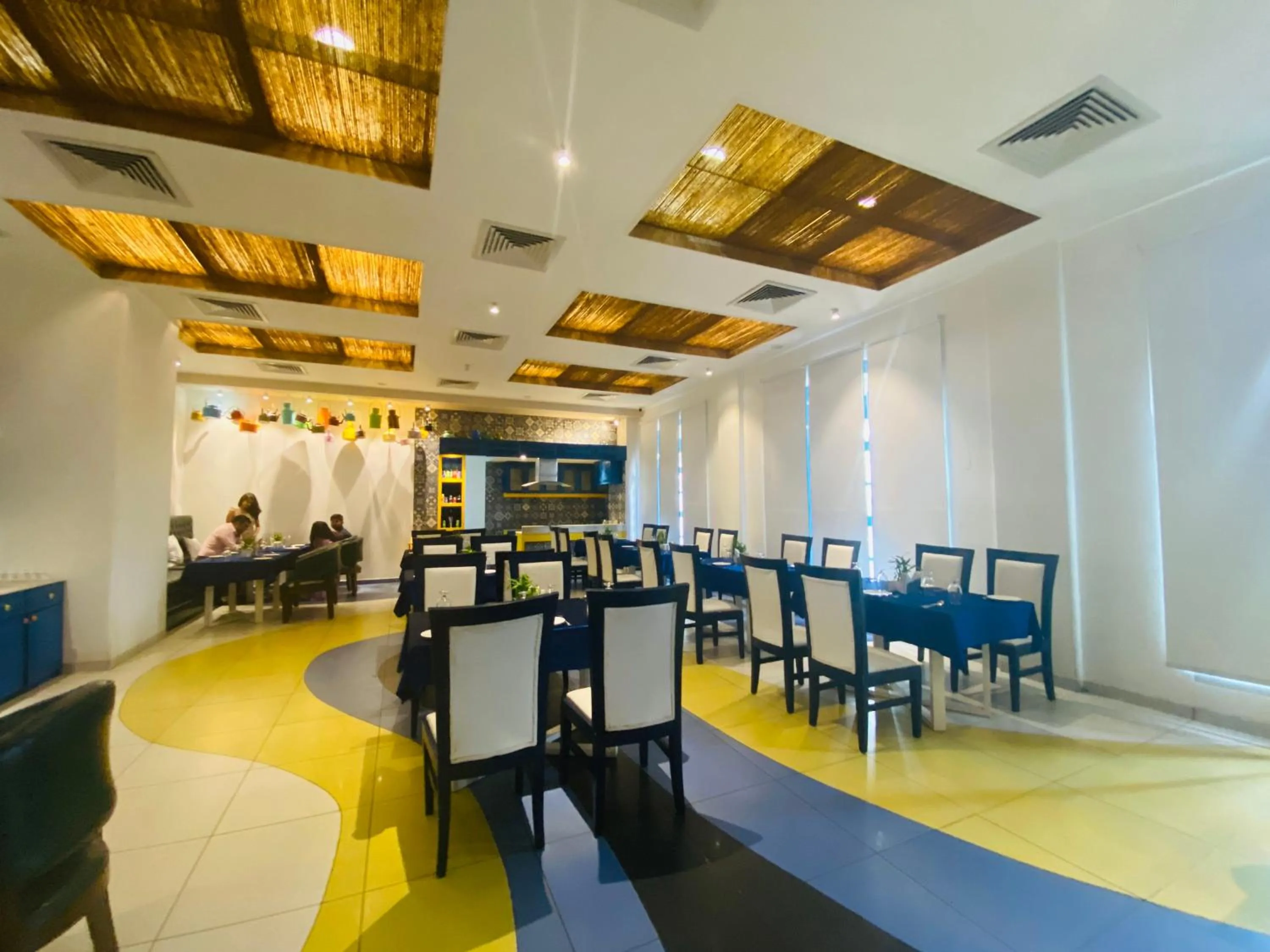 Restaurant/places to eat in Annaratna Resorts
