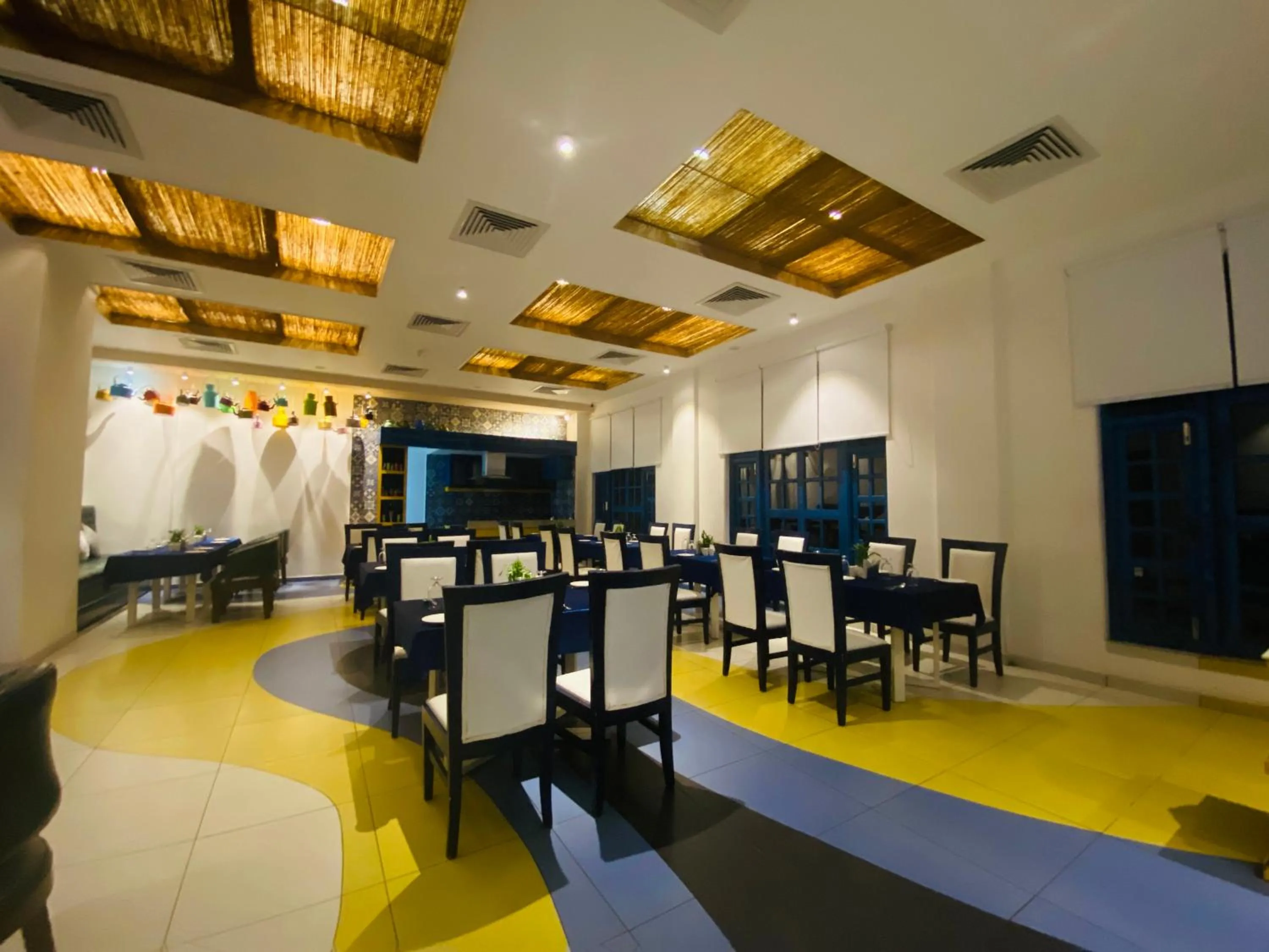 Restaurant/places to eat in Annaratna Resorts