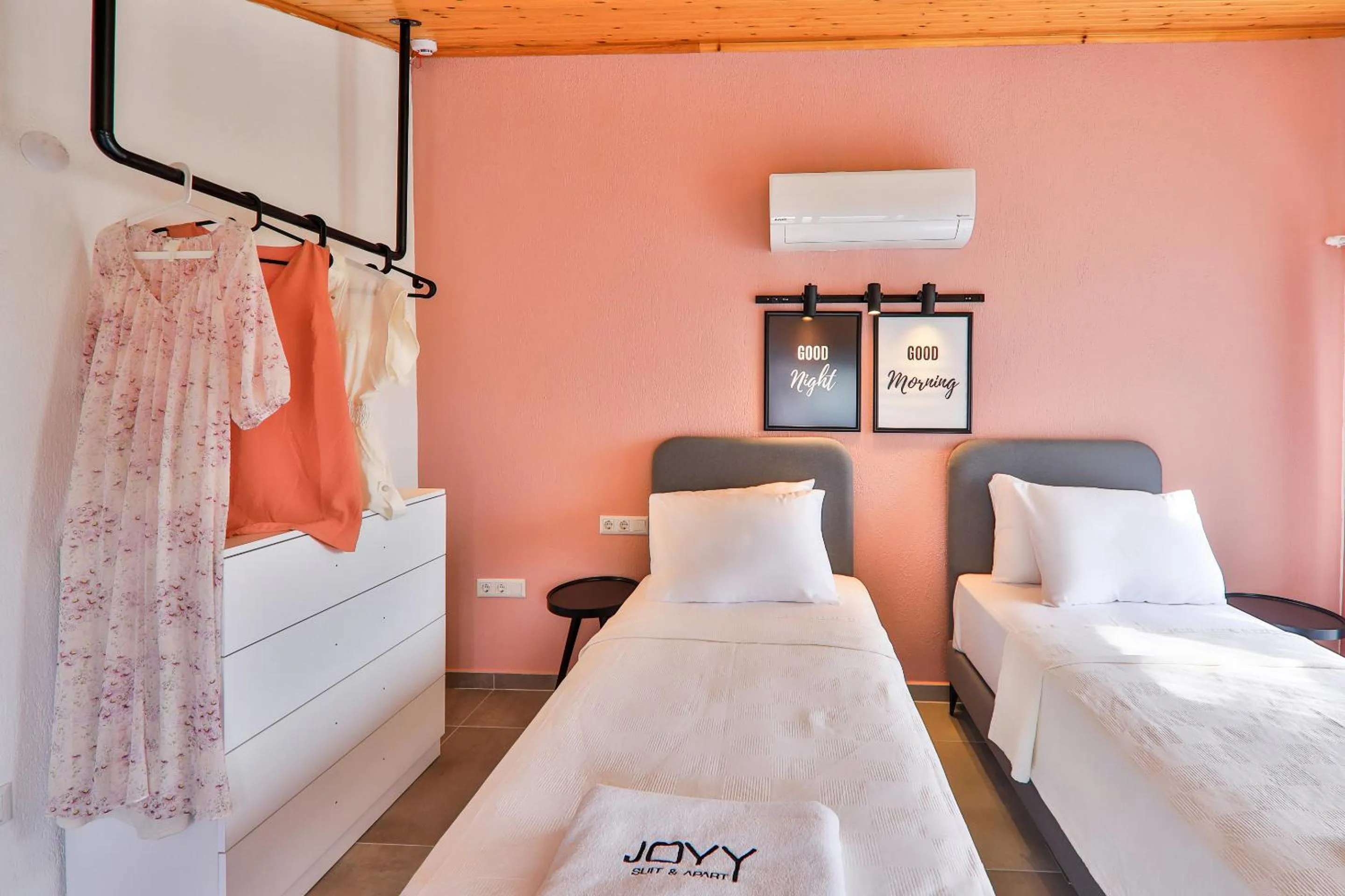 Photo of the whole room, Bed in Joyy Suit Apart