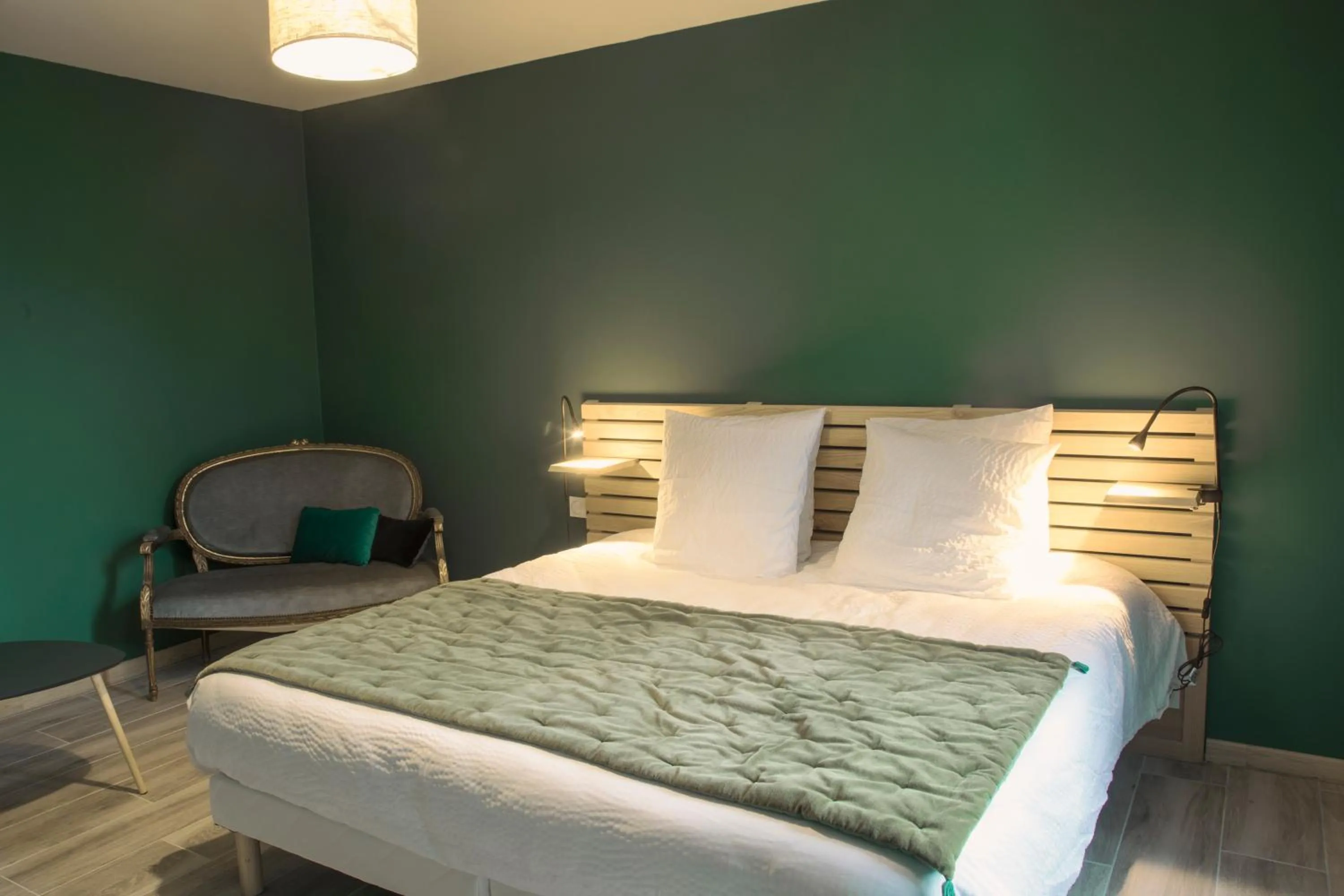 Bedroom, Bed in L'Hotel du Garage des Cevennes