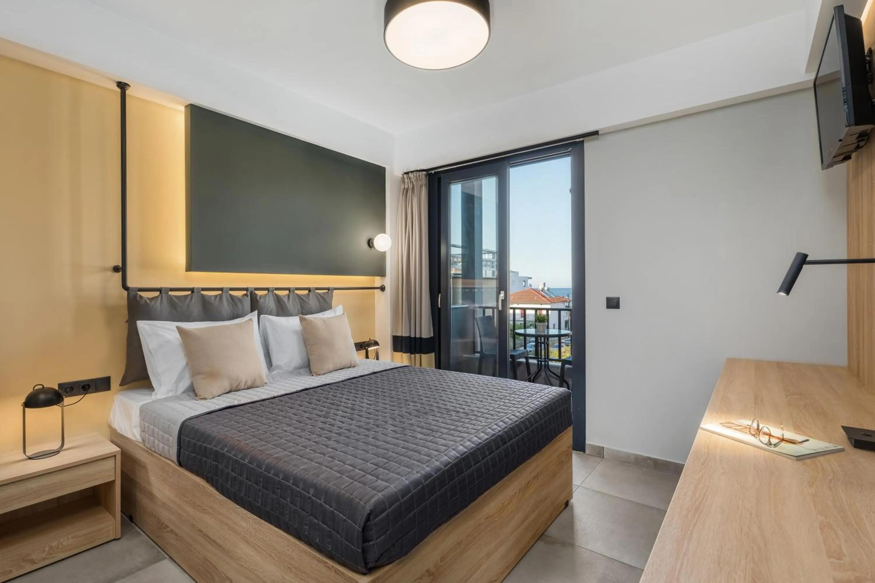 Bedroom, Bed in Pidna