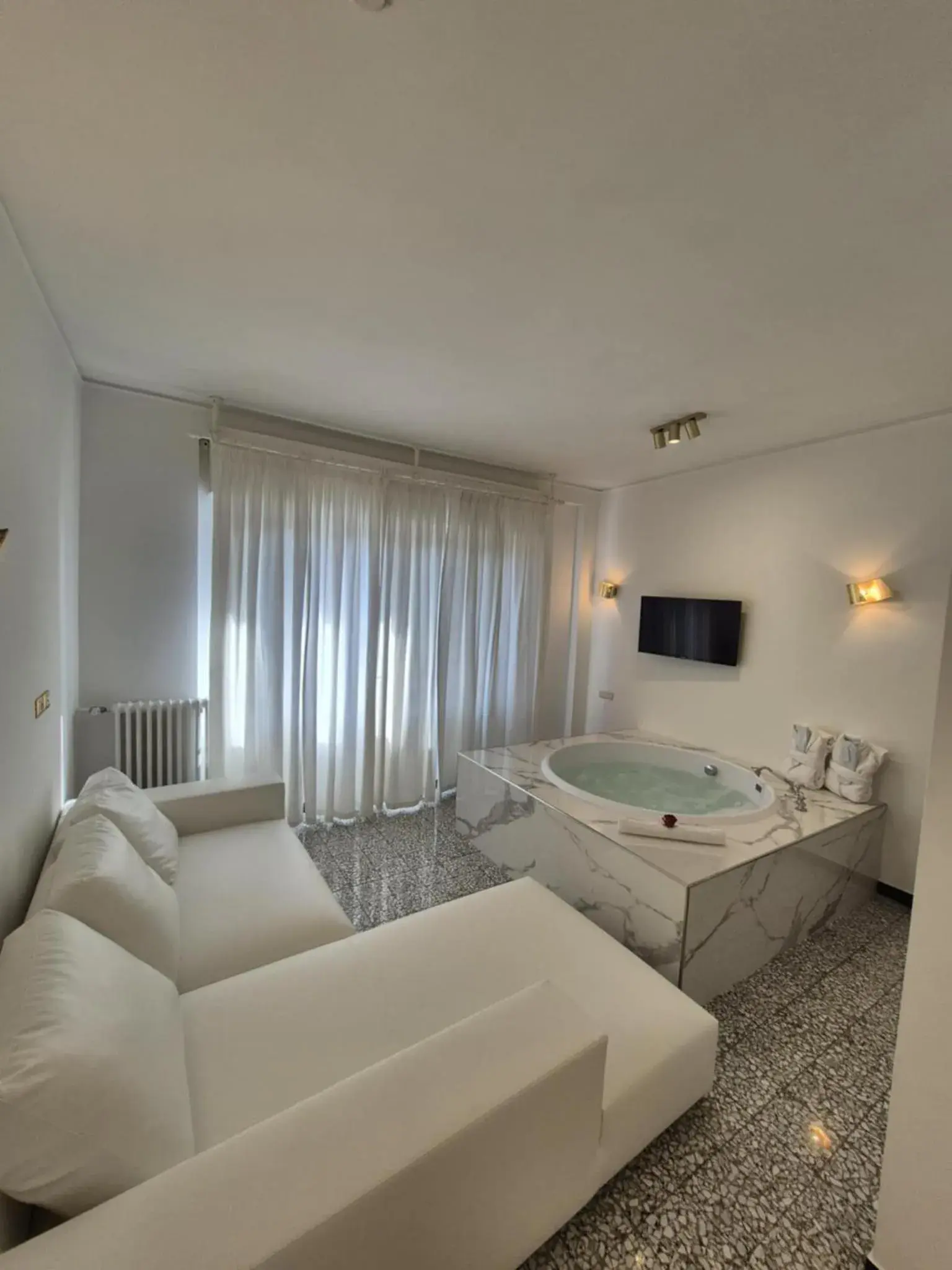 Deluxe Suite with Spa Bath in Eveline 2 - Piscina Privata o Jacuzzi Deluxe Suite with Spa Bath in Eveline 2 - Piscina Privata o Jacuzzi
