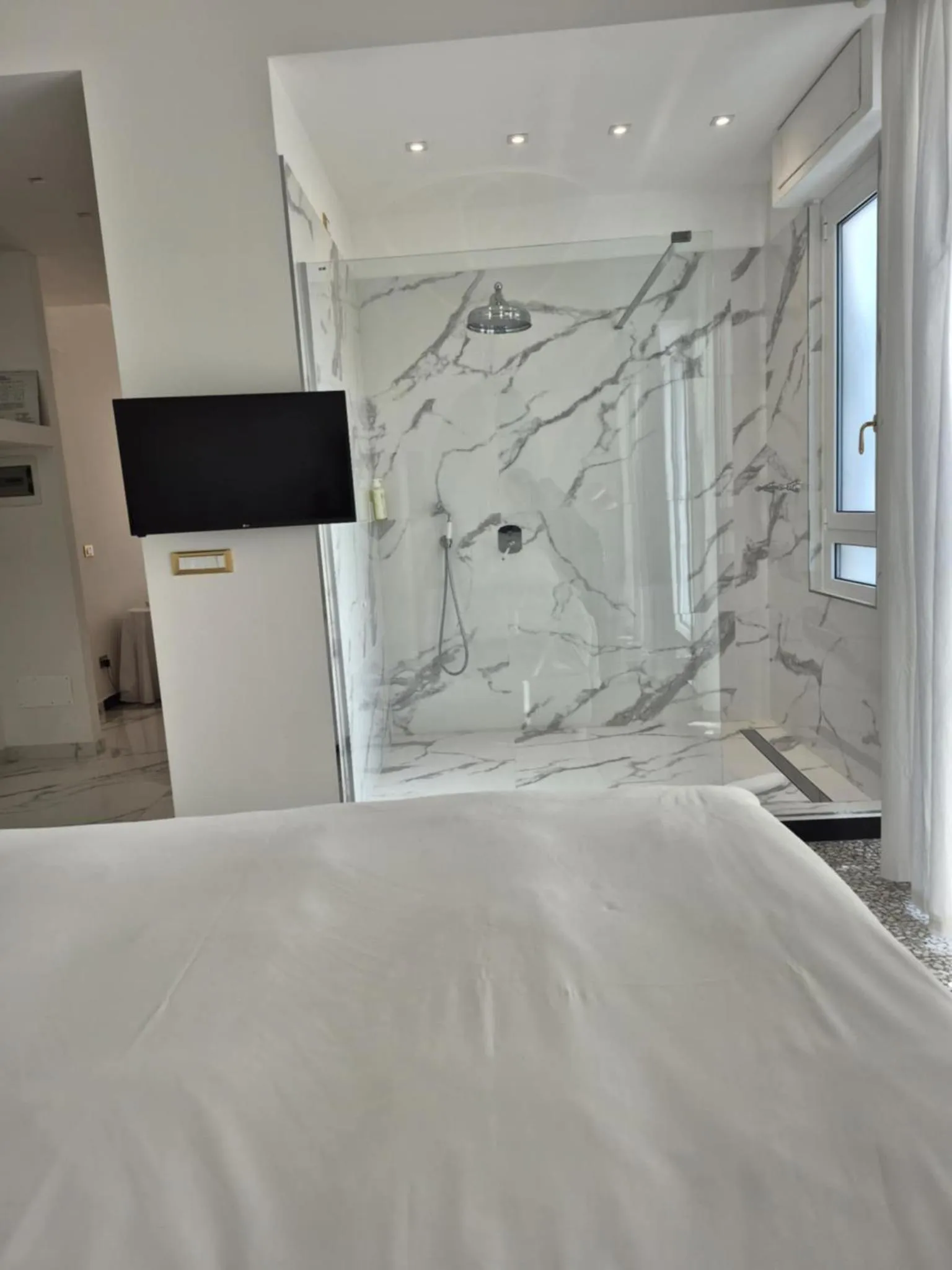 Shower, Bed in Eveline 2 - Piscina Privata o Jacuzzi