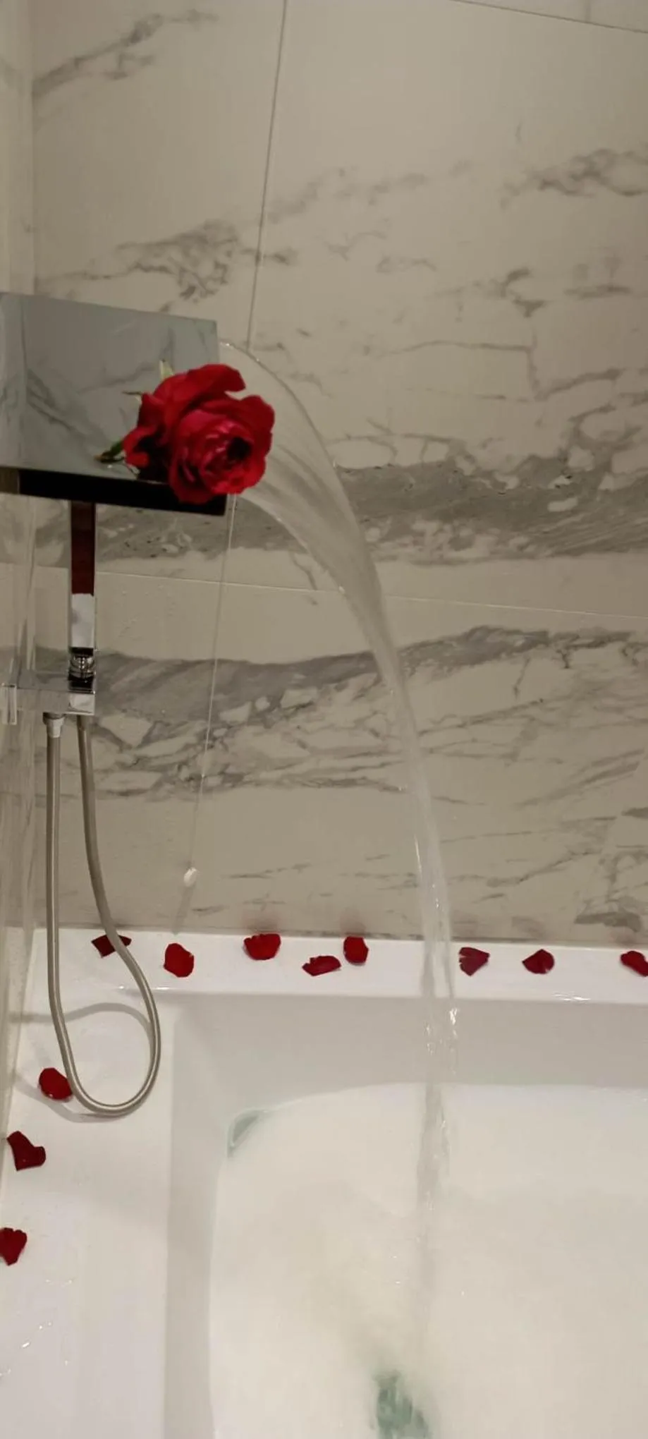 Decorative detail in Eveline 2 - Piscina Privata o Jacuzzi