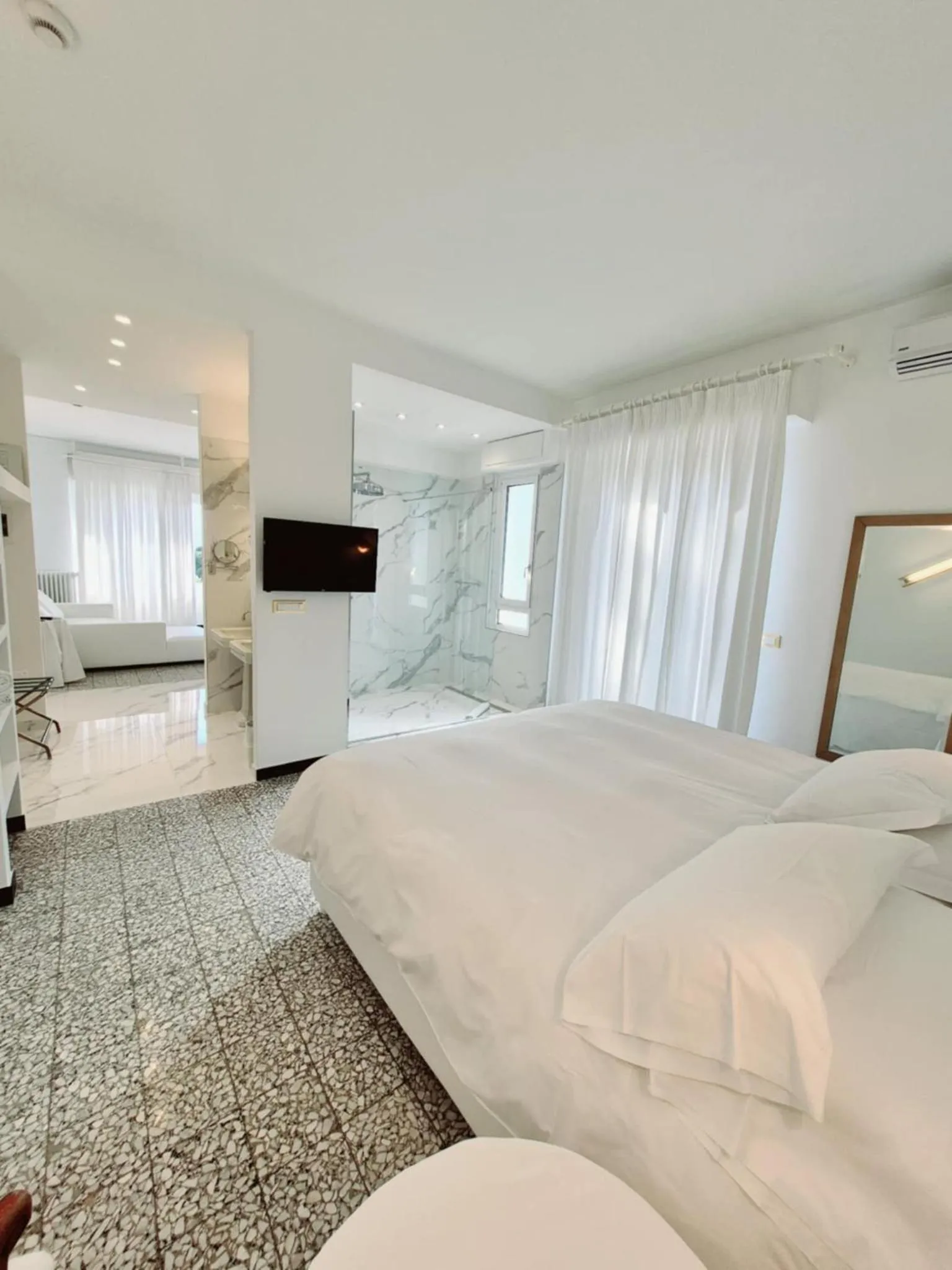 Photo of the whole room, Bed in Eveline 2 - Piscina Privata o Jacuzzi