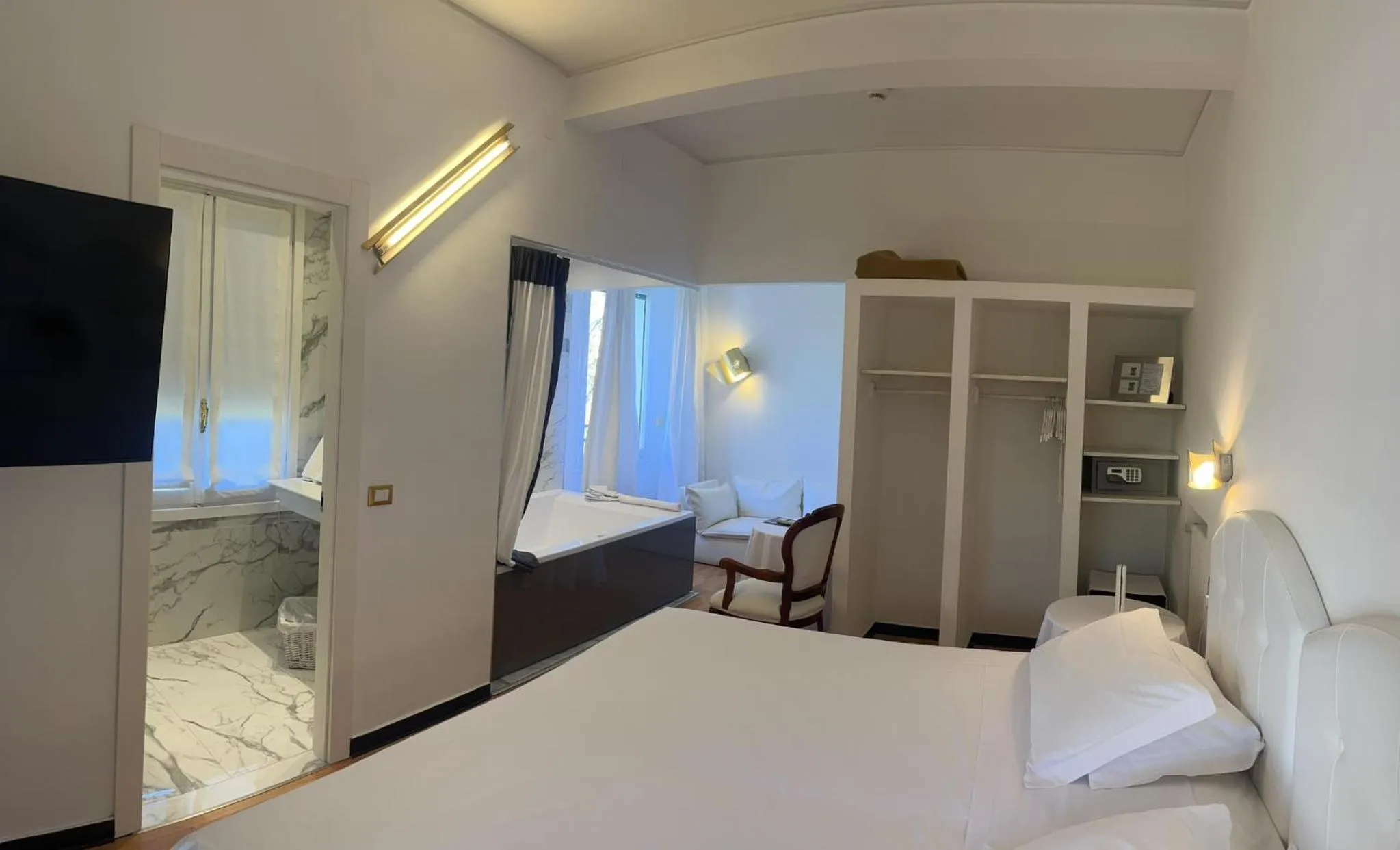 Photo of the whole room, Bed in Eveline 2 - Piscina Privata o Jacuzzi