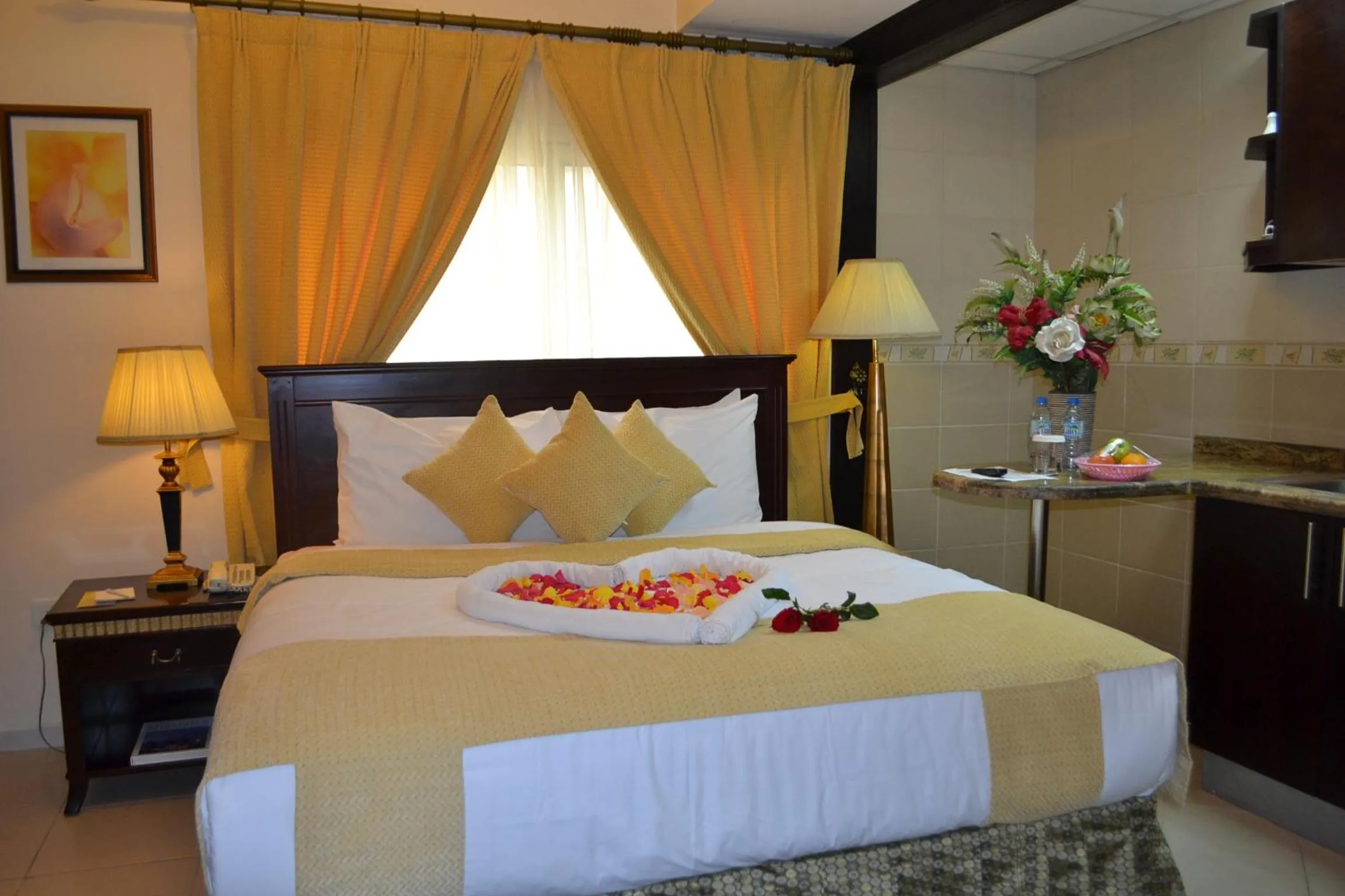 Bedroom, Bed in Al Hayat Hotel Apartments