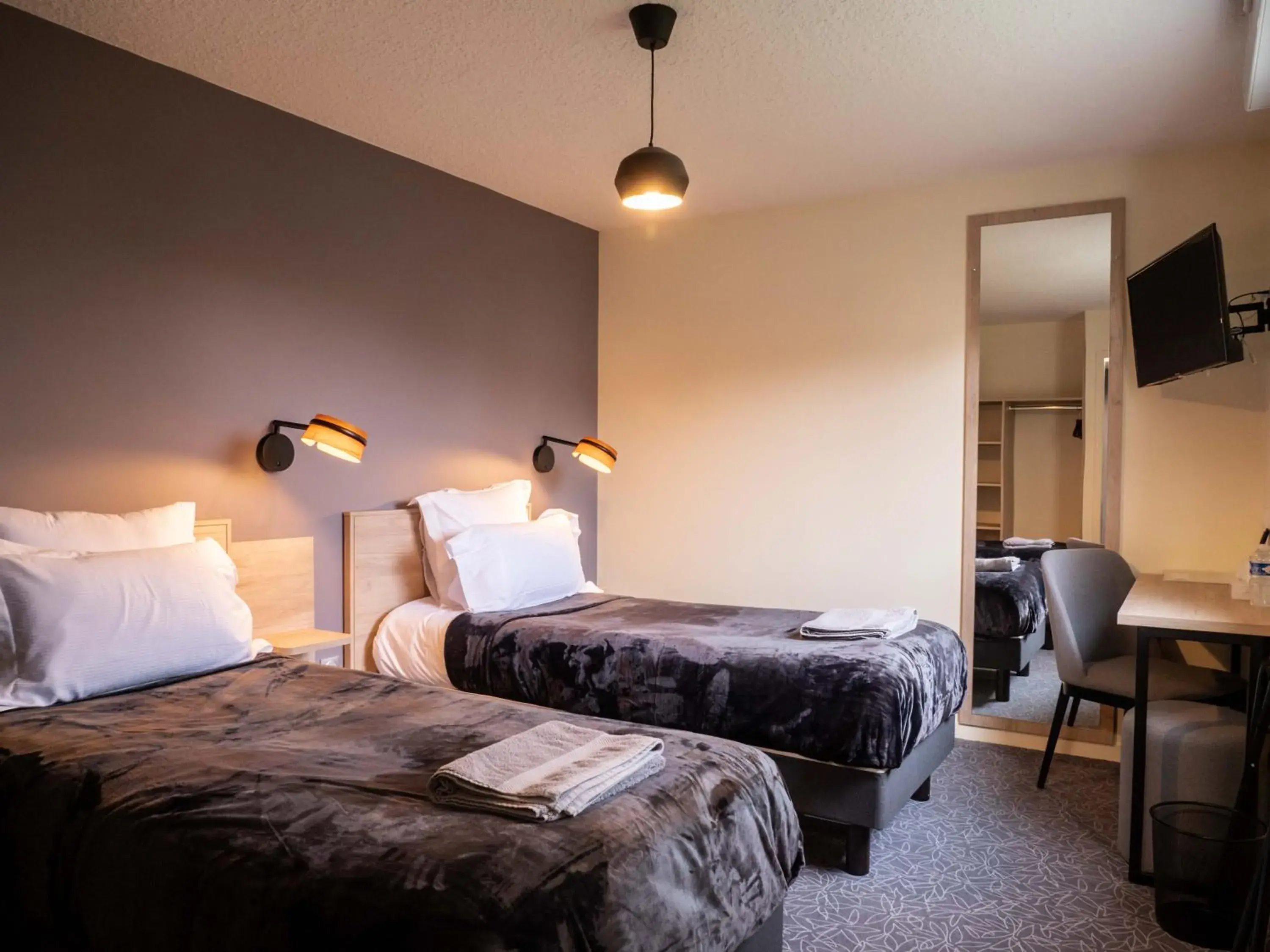 Twin Room in Logis hôtels Le Saint Pierre Twin Room in Logis hôtels Le Saint Pierre