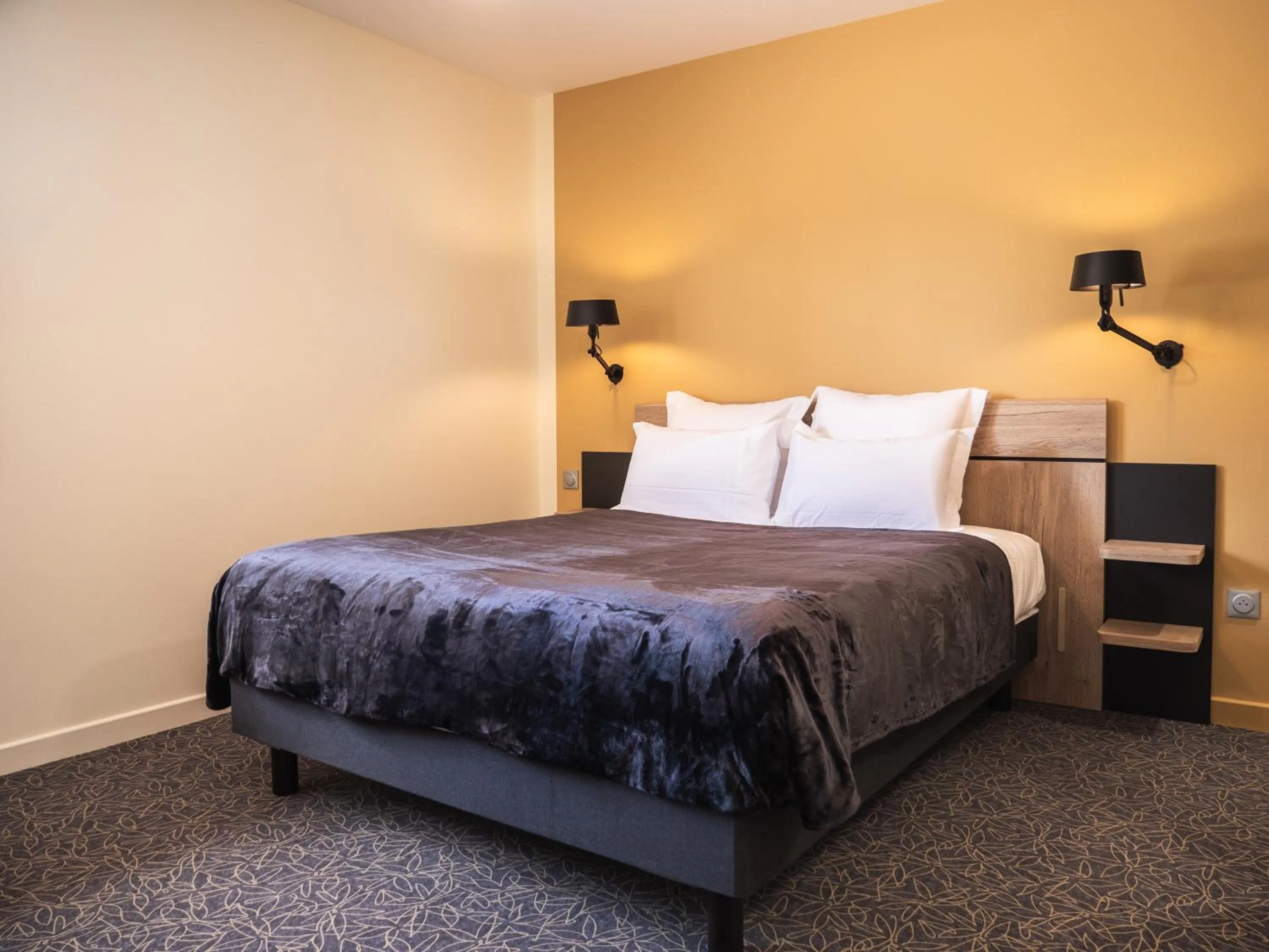 Bed in Logis hôtels Le Saint Pierre