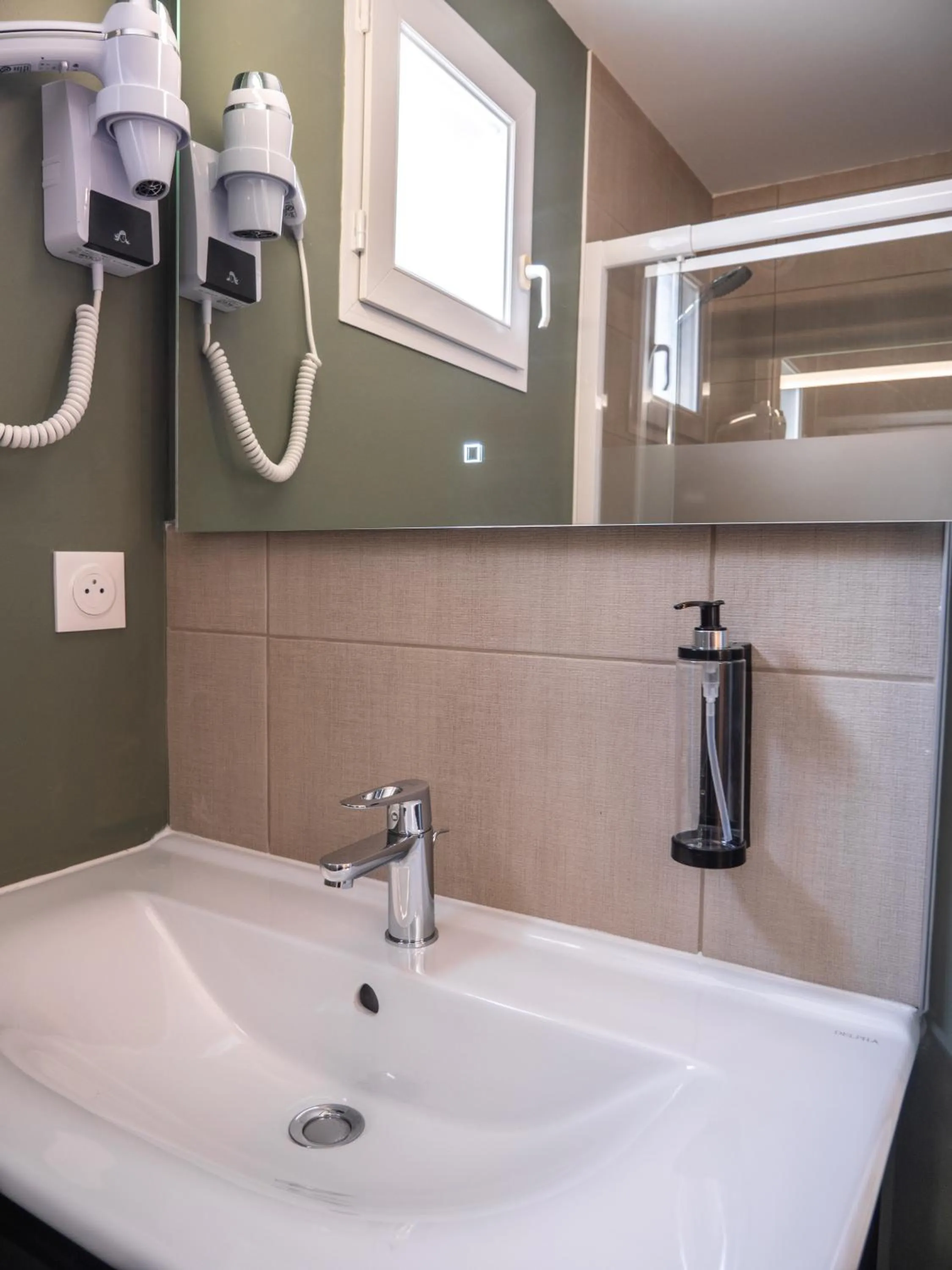 Bathroom in Logis hôtels Le Saint Pierre