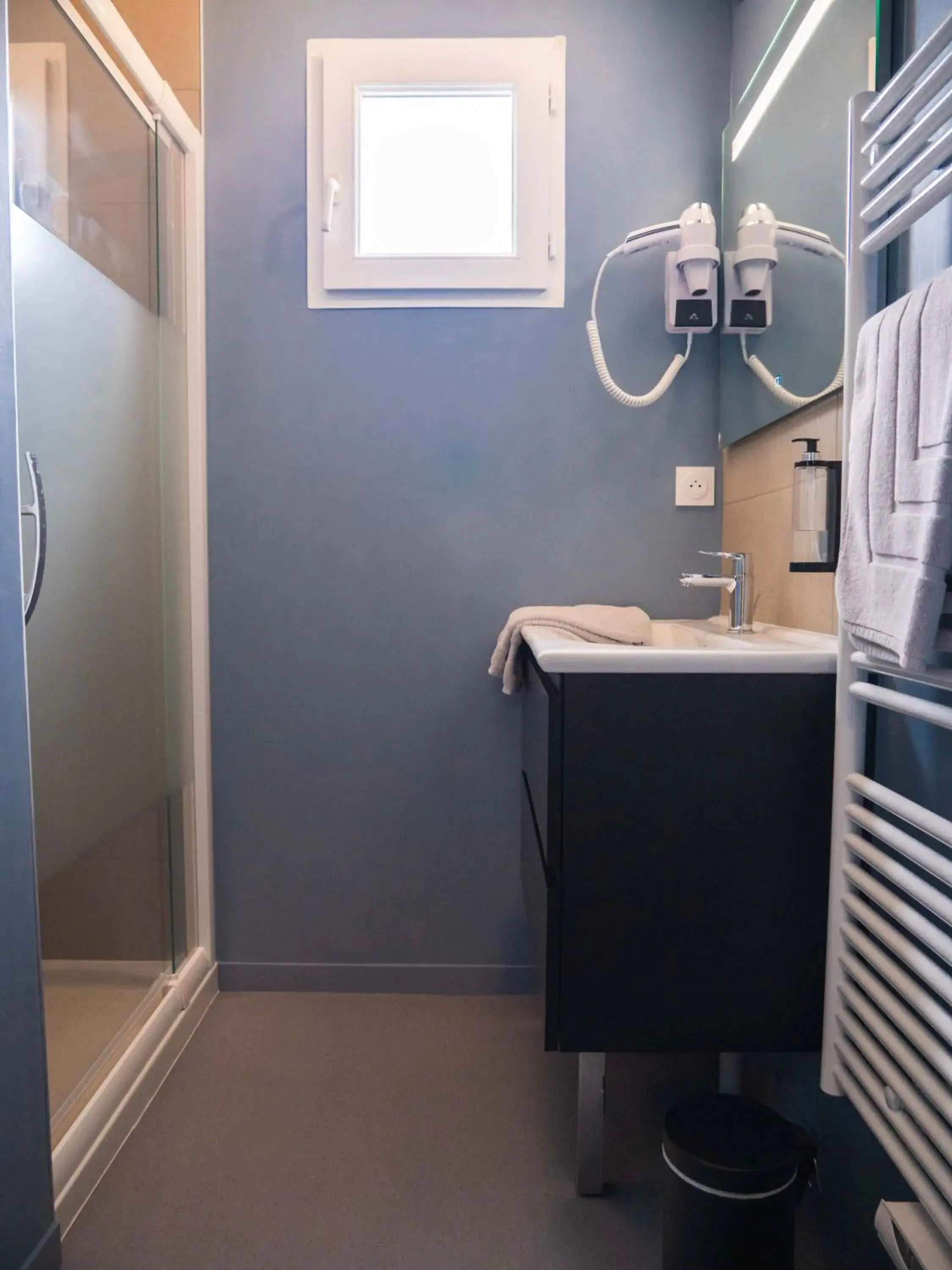 Twin Room in Logis hôtels Le Saint Pierre Twin Room in Logis hôtels Le Saint Pierre