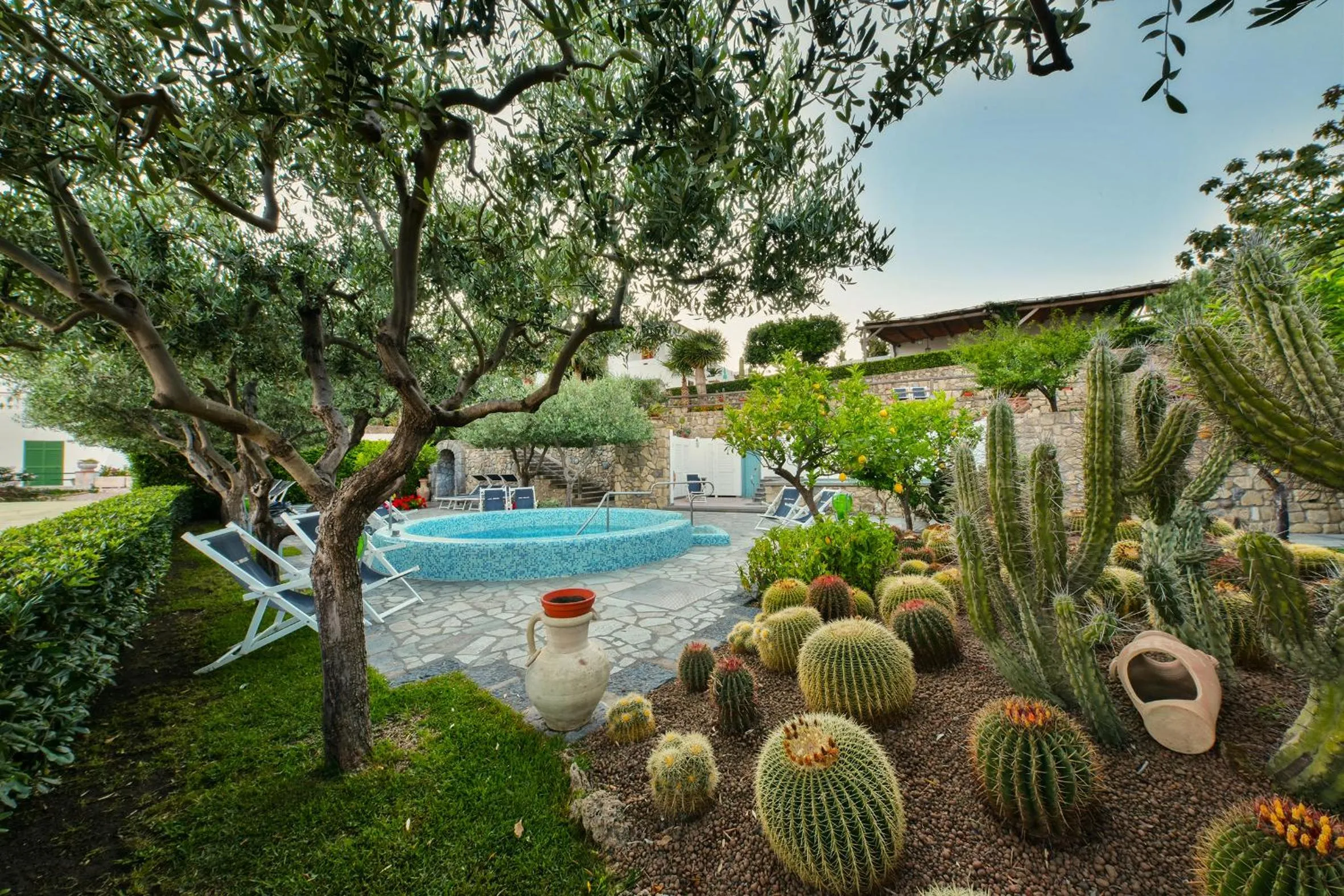 Swimming pool in Hotel Villa Miralisa