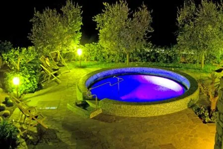 Swimming pool in Hotel Villa Miralisa