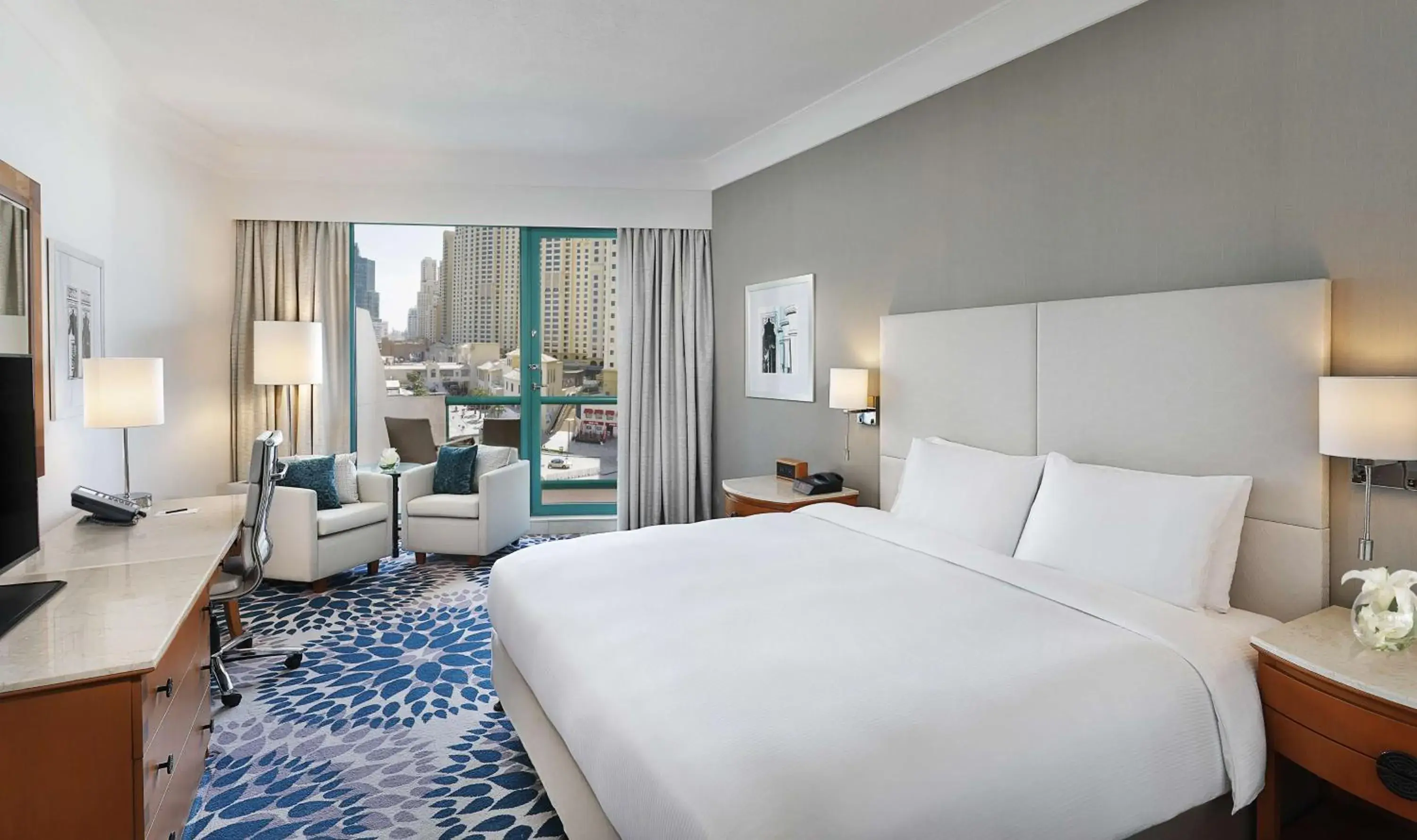 Deluxe King Room in Hilton Dubai Jumeirah Deluxe King Room in Hilton Dubai Jumeirah