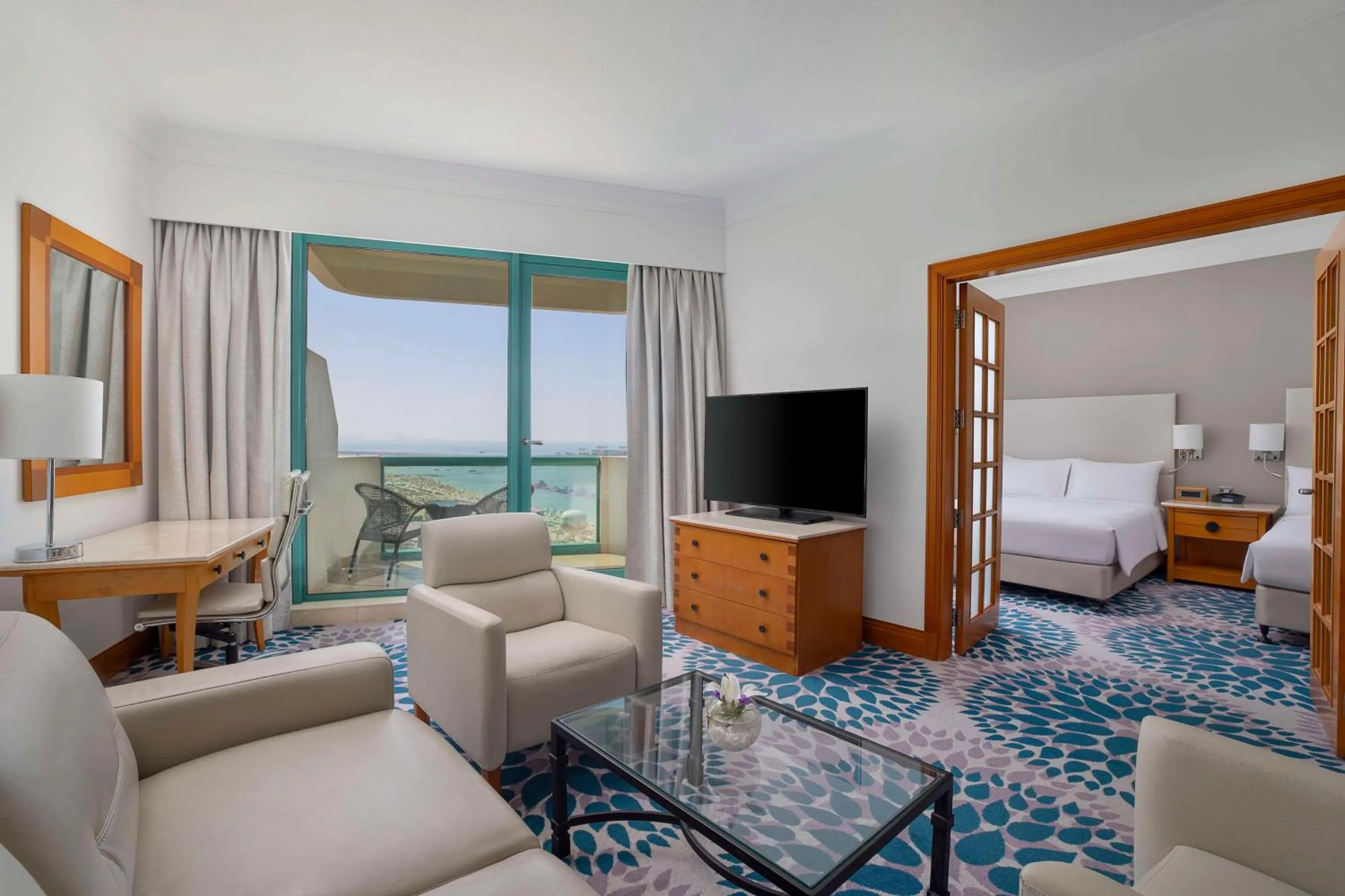 Living room, Bed in Hilton Dubai Jumeirah