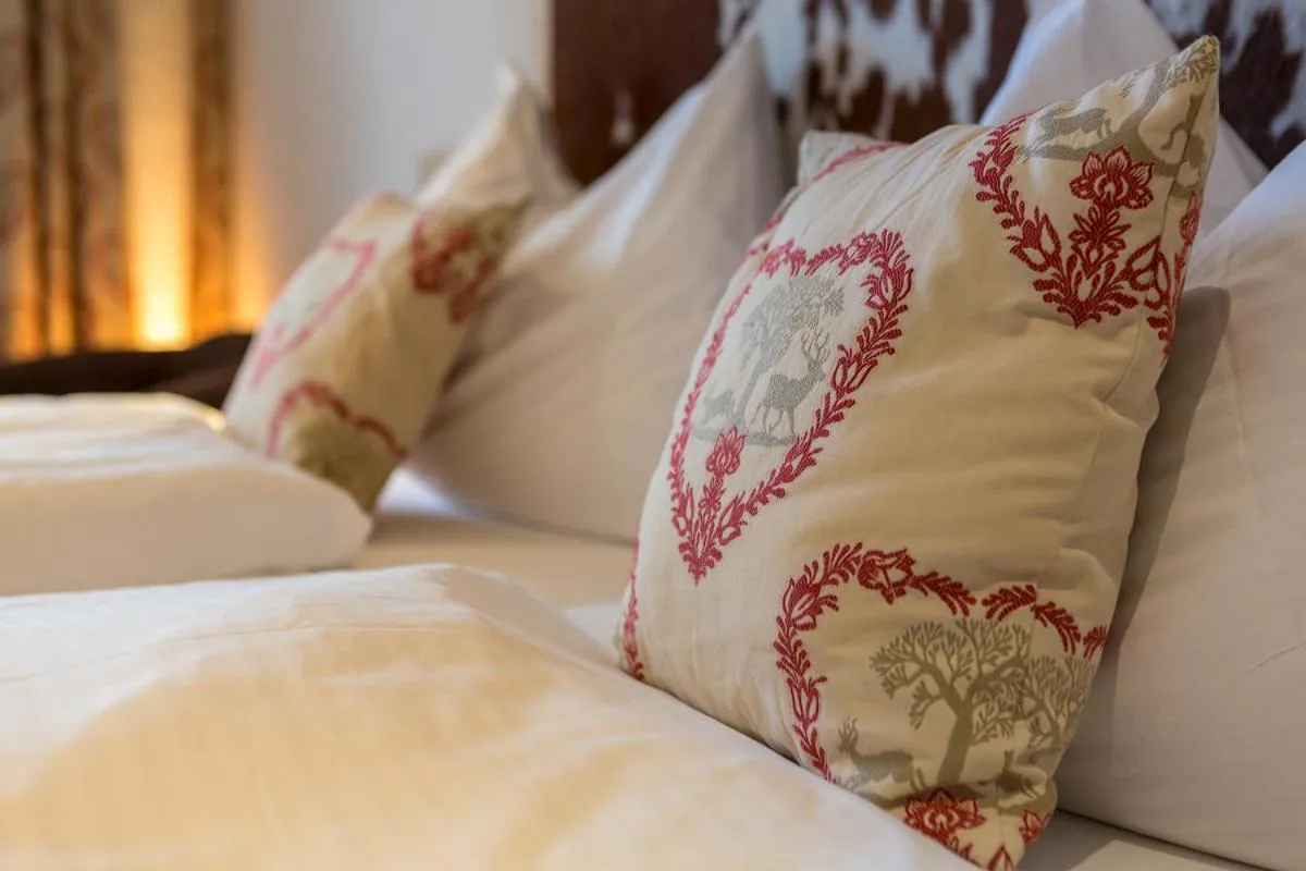 Bed in Hotel Alpenruh