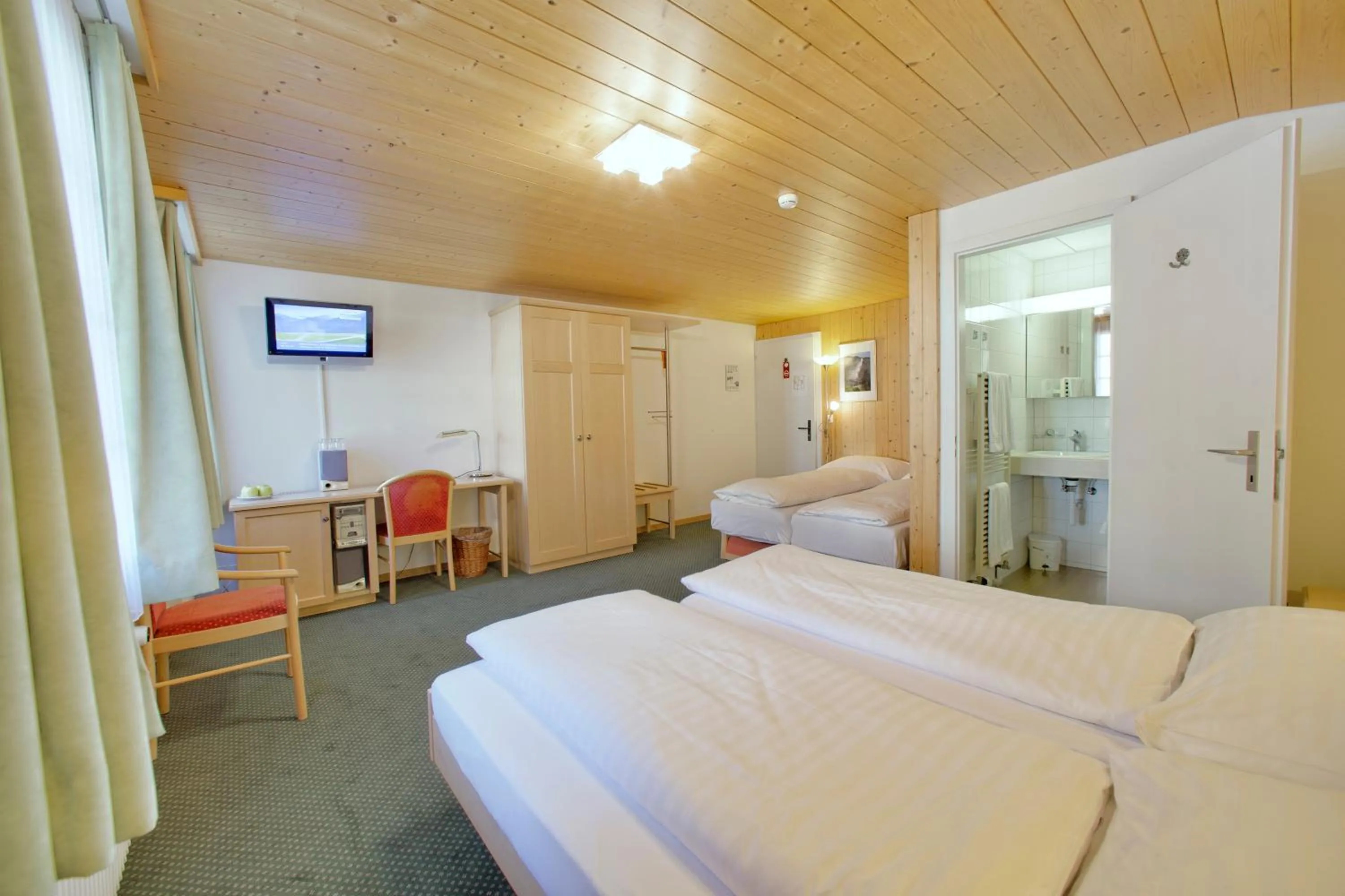 Bed in Hotel Alpenruh