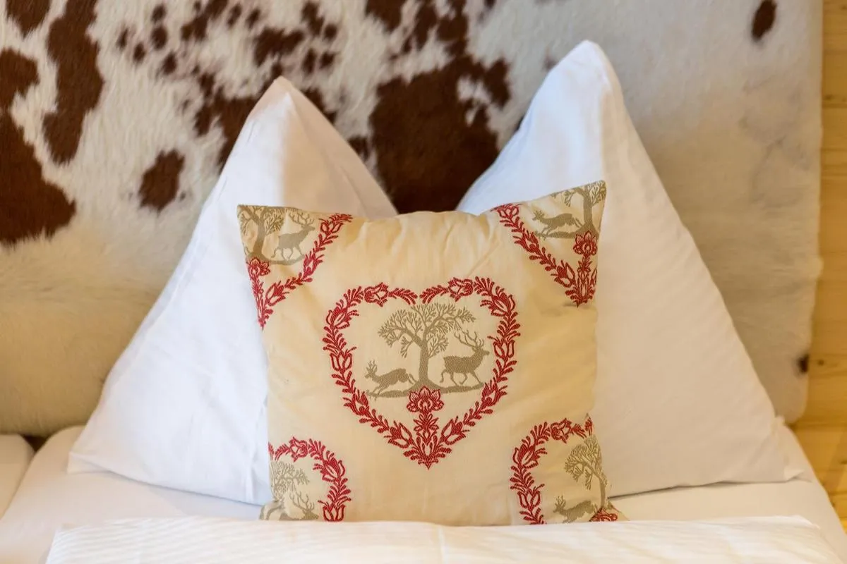 Bed in Hotel Alpenruh