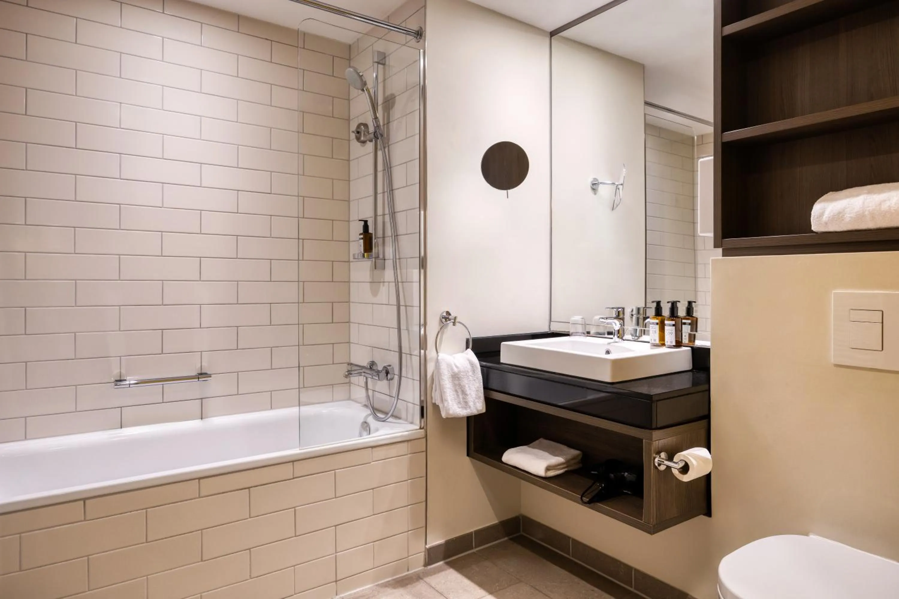 Bathroom in Citadines City Centre Frankfurt