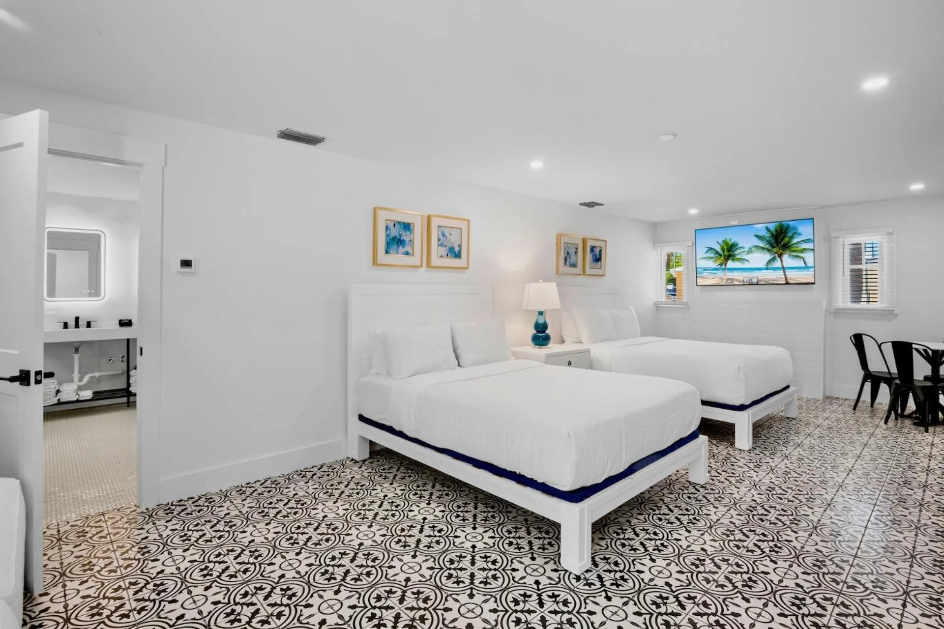 Photo of the whole room, Bed in Pelican Post at Anna Maria Island Inn