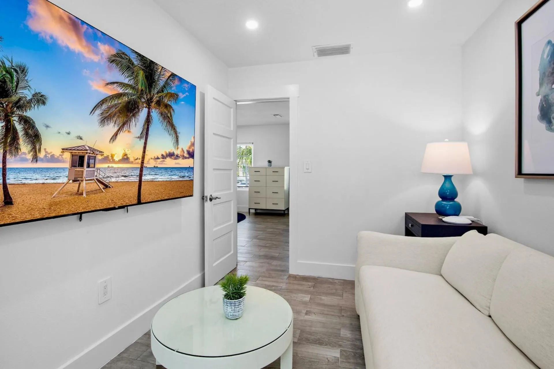 TV and multimedia in Pelican Post at Anna Maria Island Inn