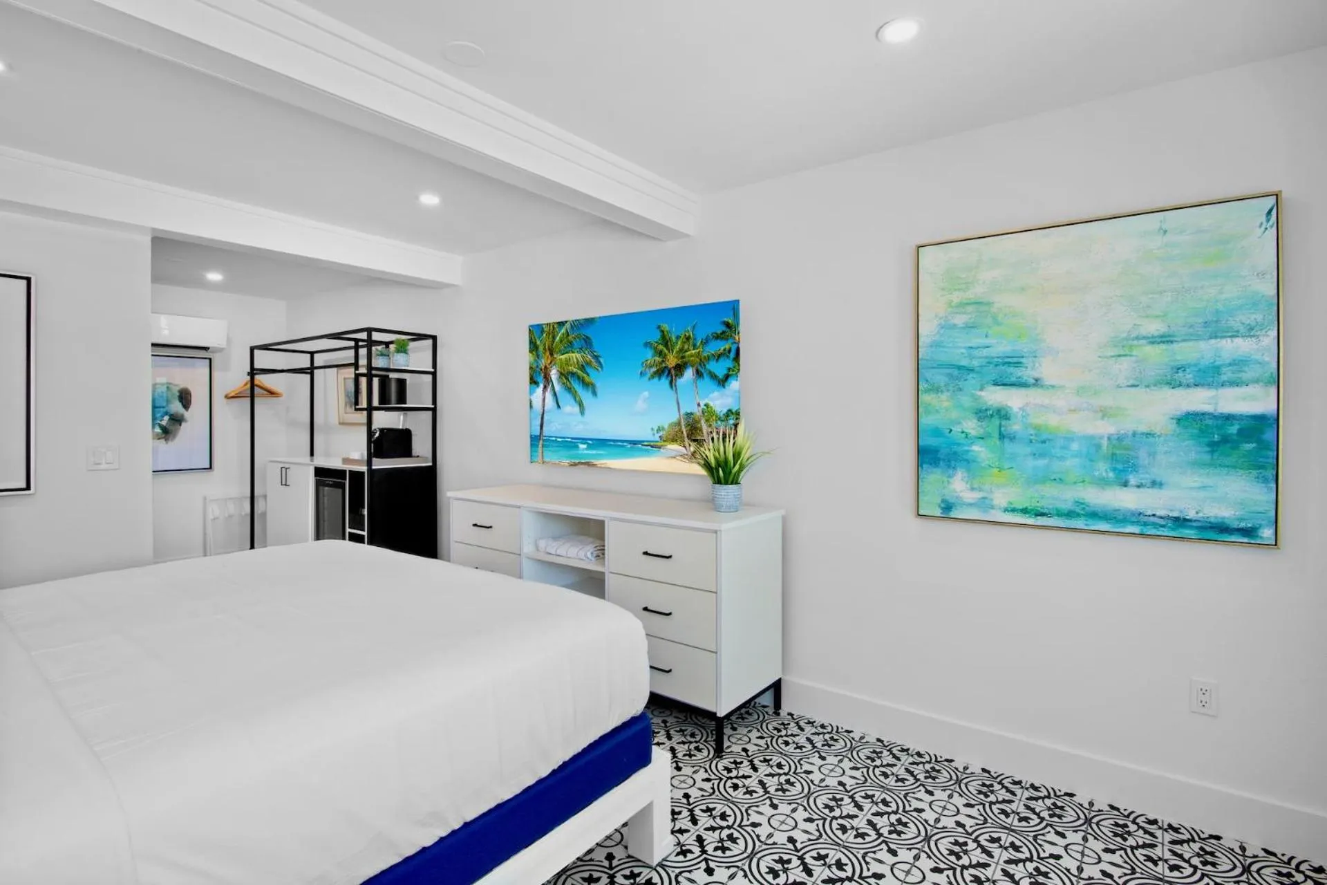 Photo of the whole room, Bed in Pelican Post at Anna Maria Island Inn