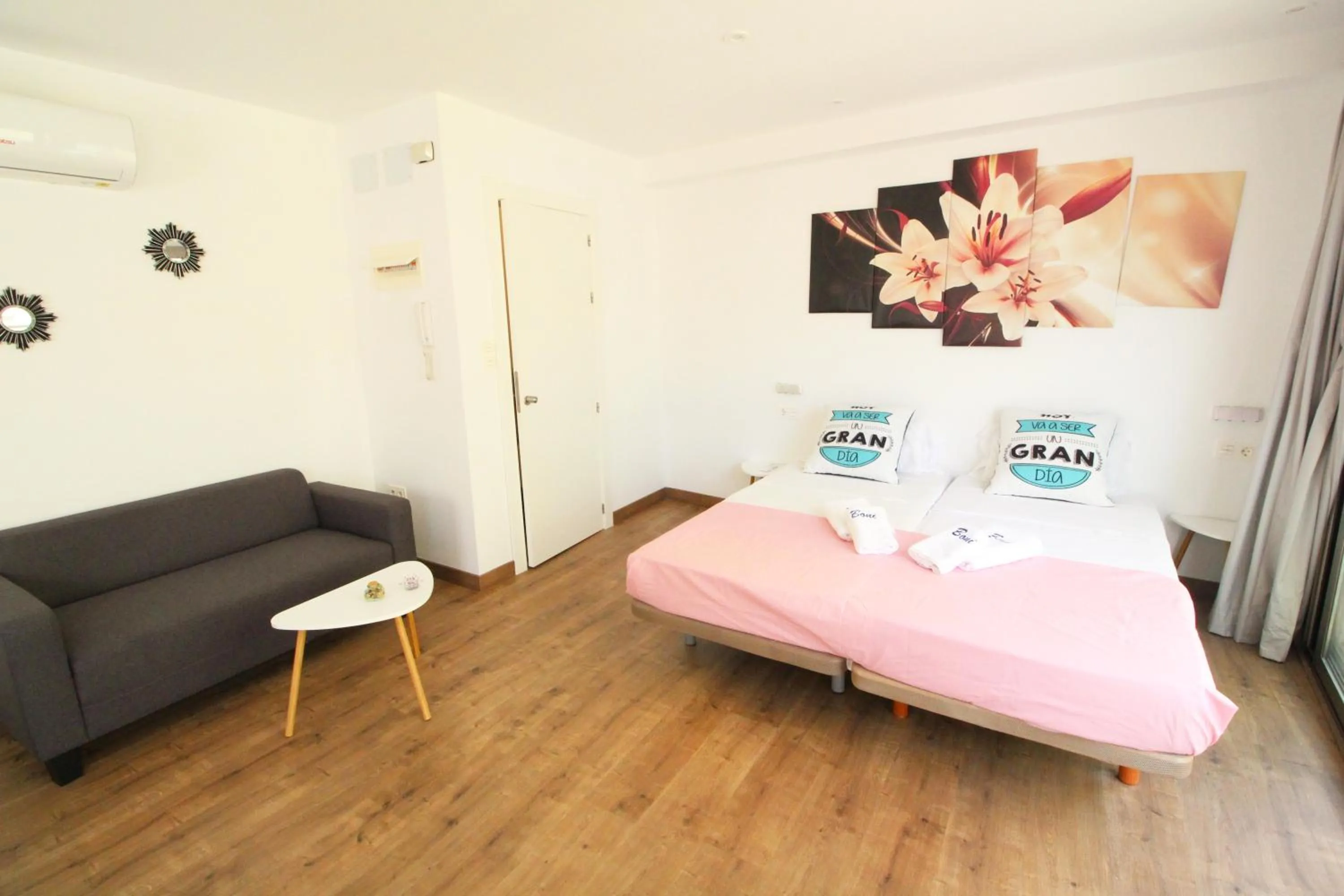 Bedroom, Bed in Apartamentos Boni