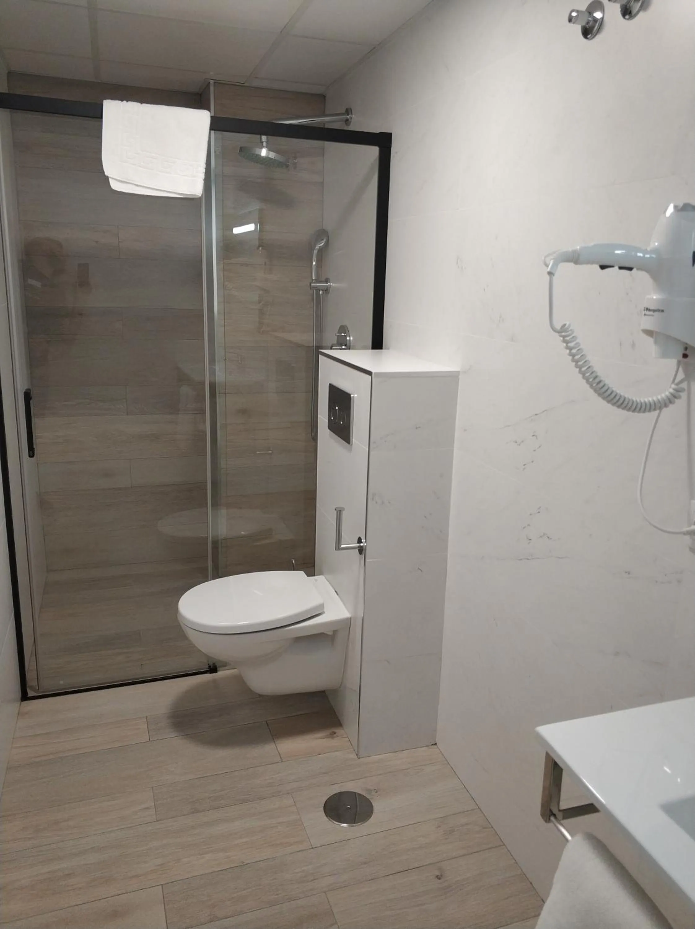 Shower in Apartamentos Boni