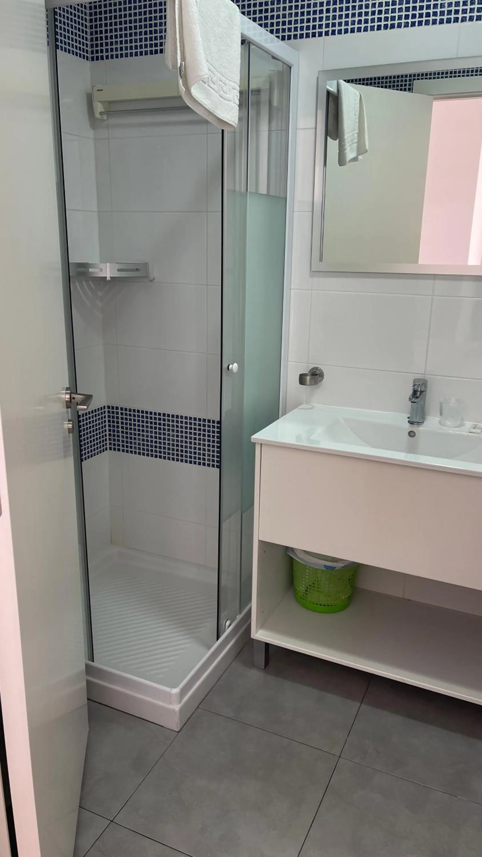 Shower in Apartamentos Boni