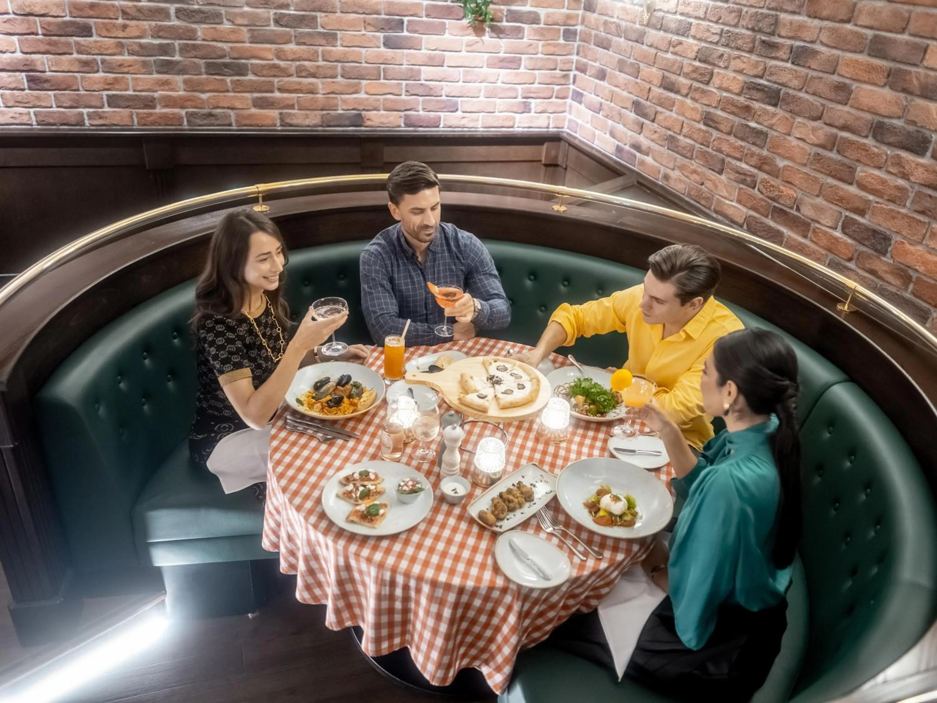 Restaurant/places to eat in Golden Sands Boutique Hotel-Dubai Creek