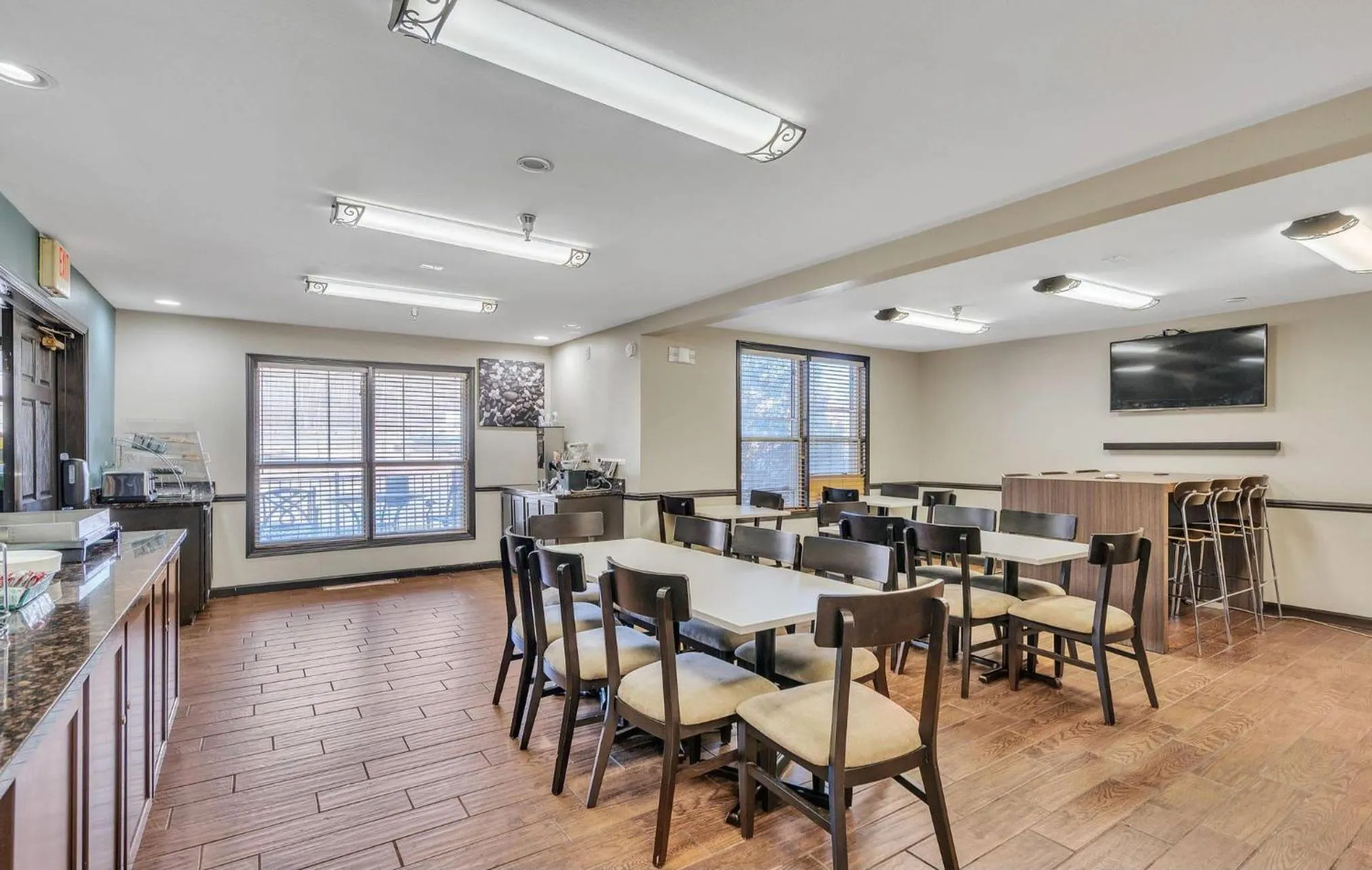 Breakfast in Sleep Inn & Suites near Spirit Mountain