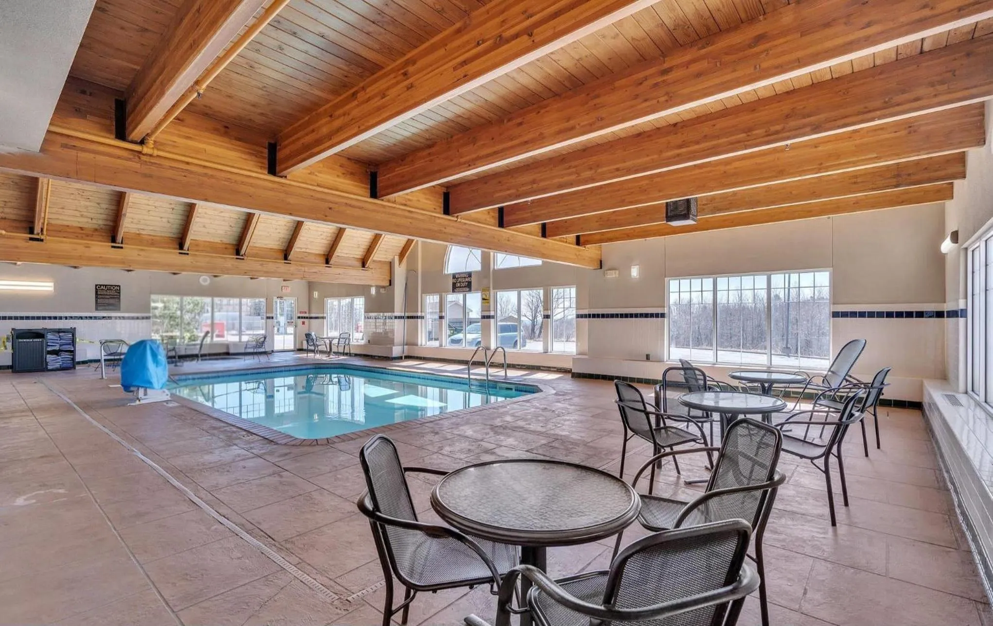 Swimming pool in Sleep Inn & Suites near Spirit Mountain