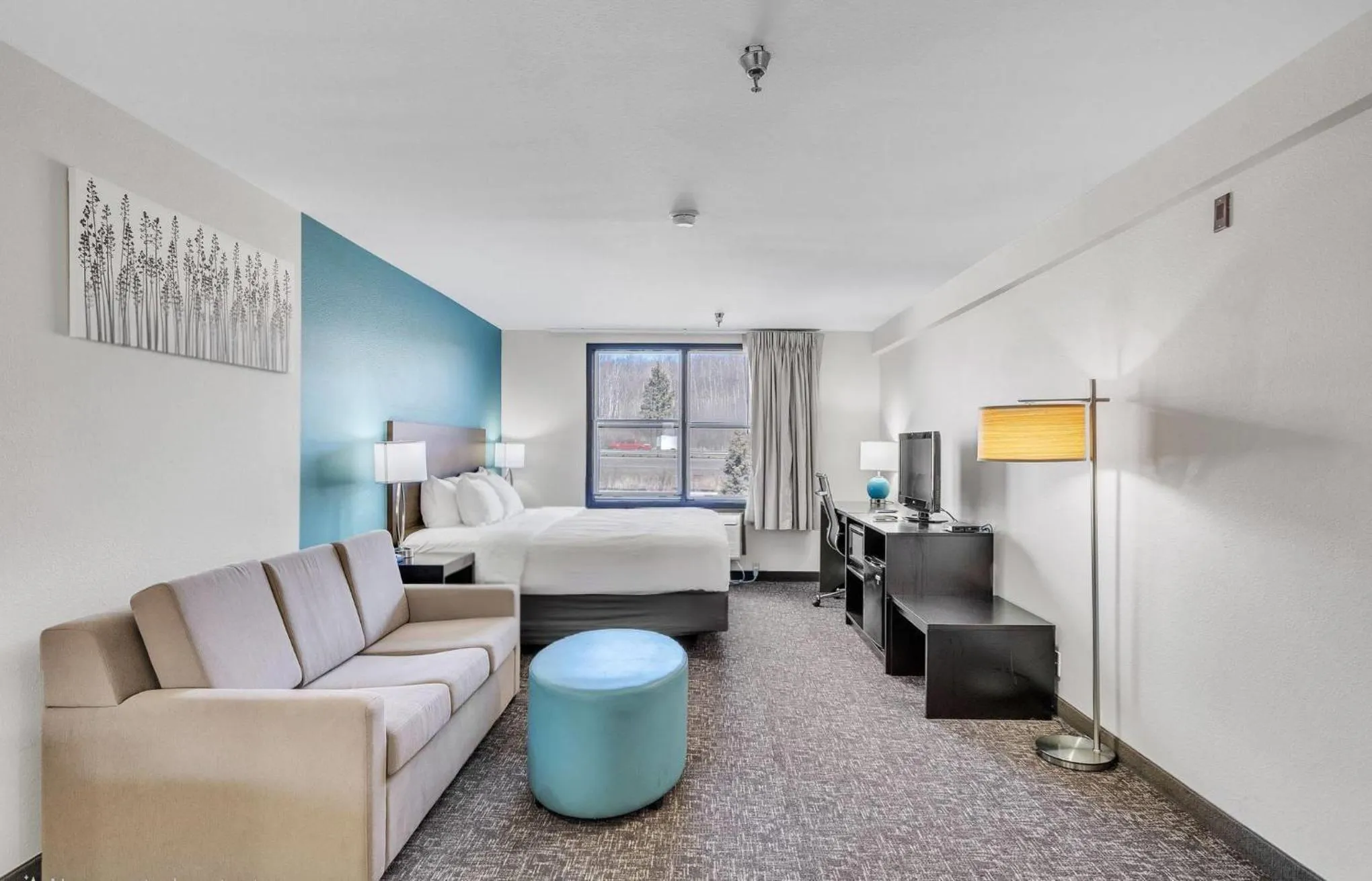 Bedroom, Bed in Sleep Inn & Suites near Spirit Mountain