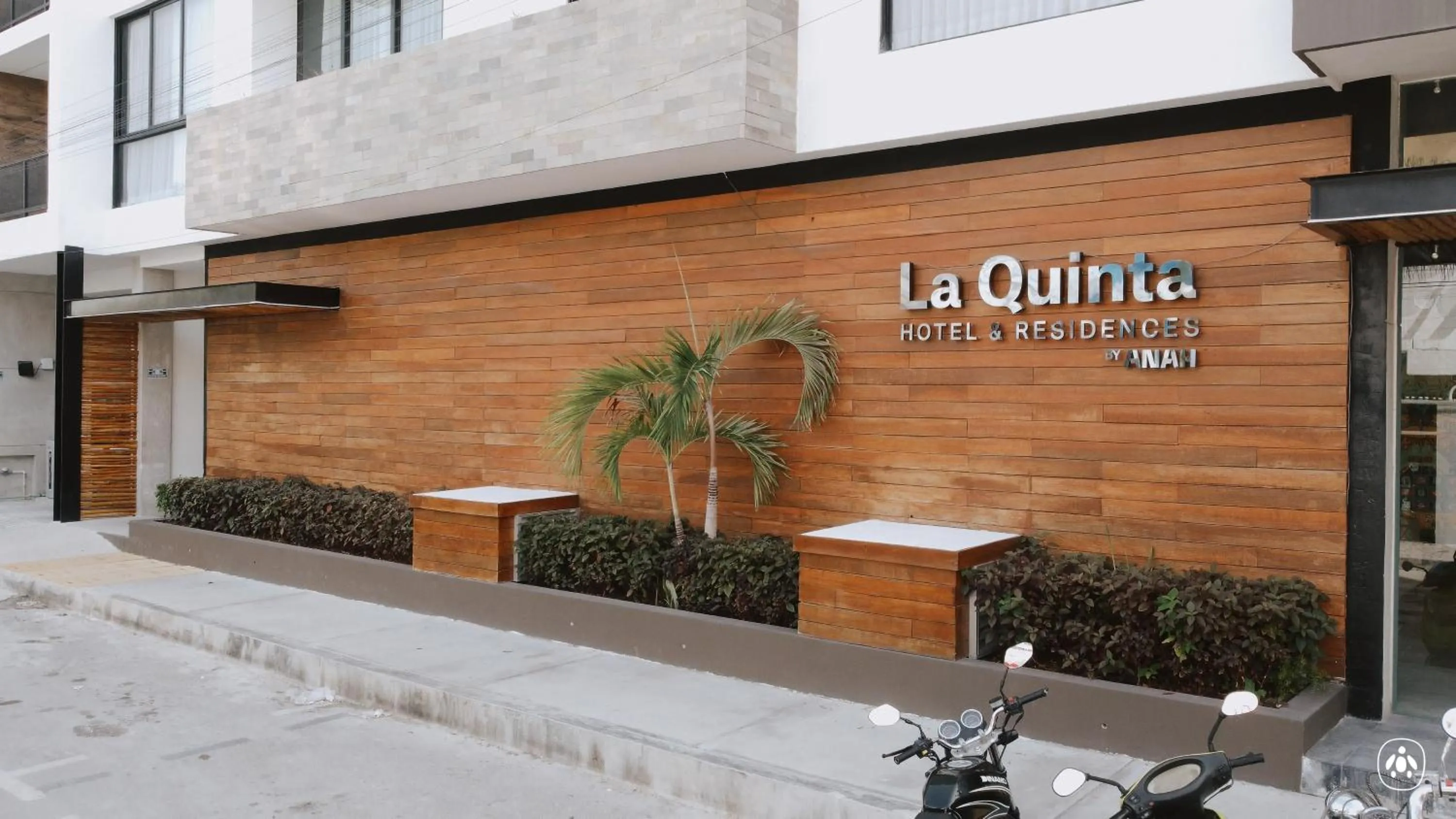 Property building in Anah La Quinta