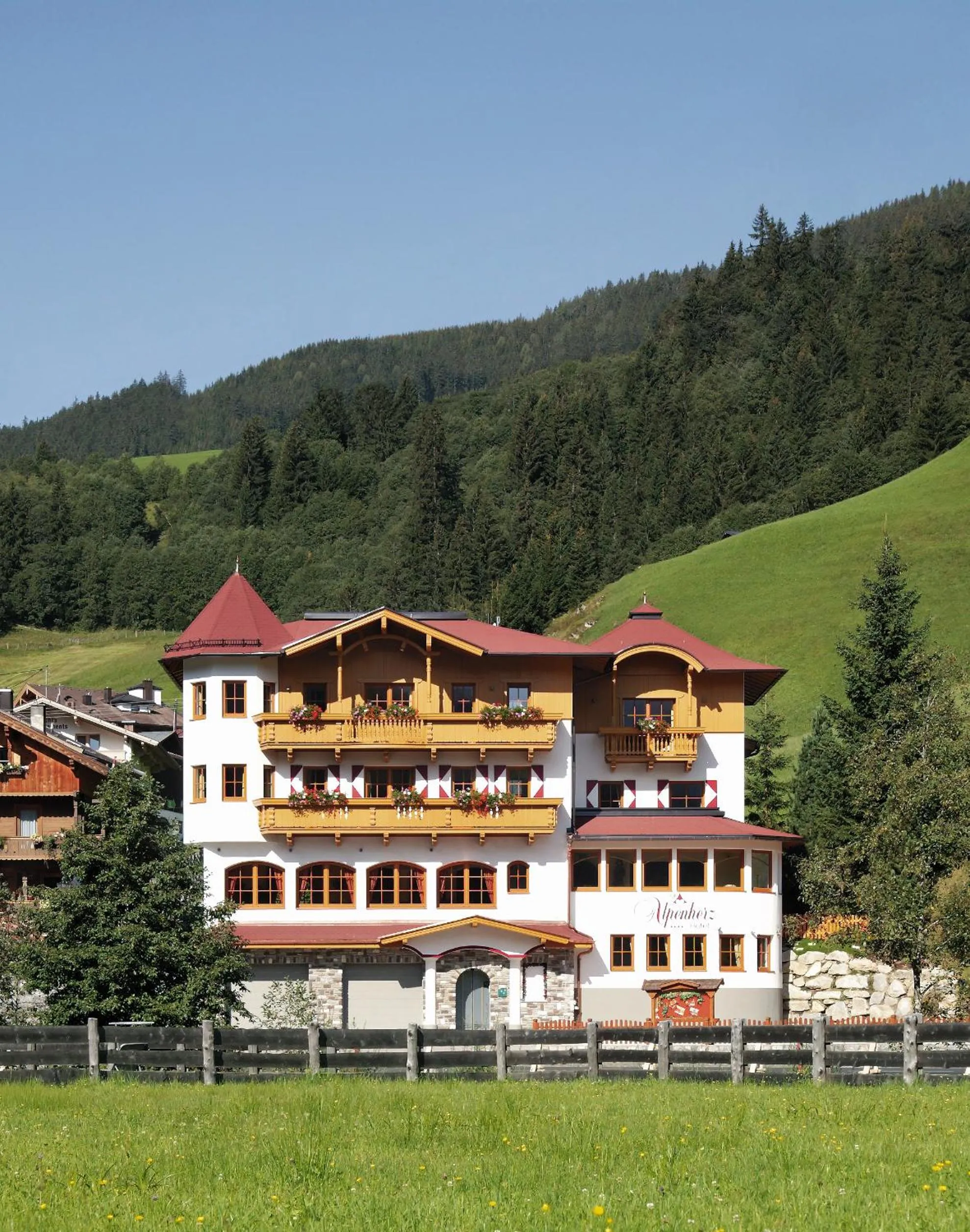 Facade/entrance in Alpenherz Hotel Garni