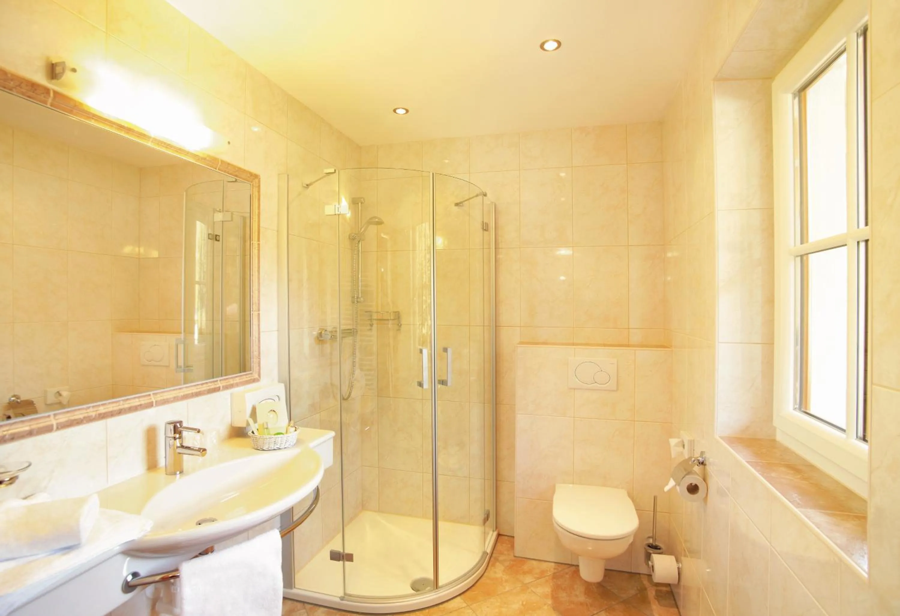 Bathroom in Alpenherz Hotel Garni