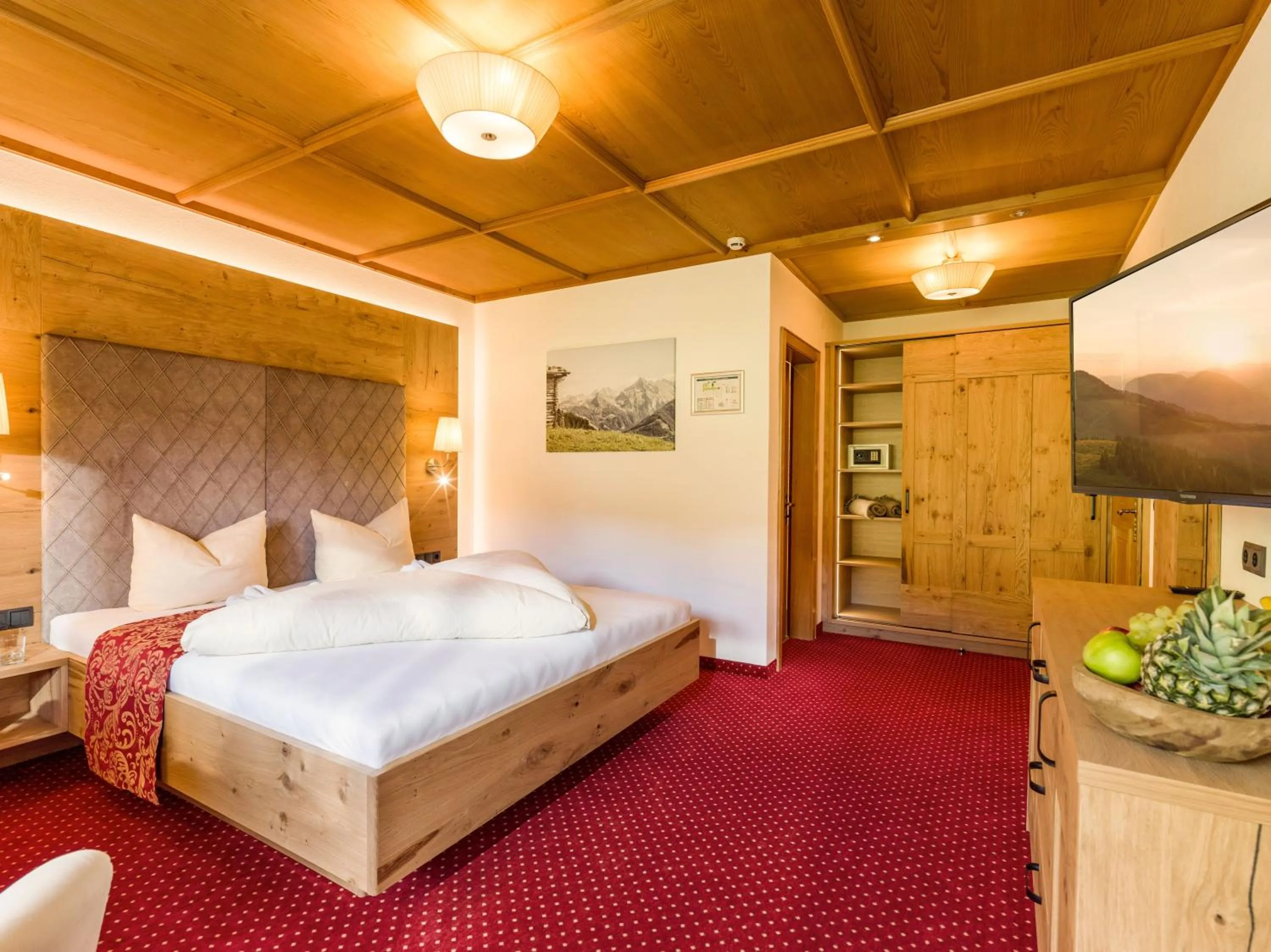 Photo of the whole room, Bed in Alpenherz Hotel Garni