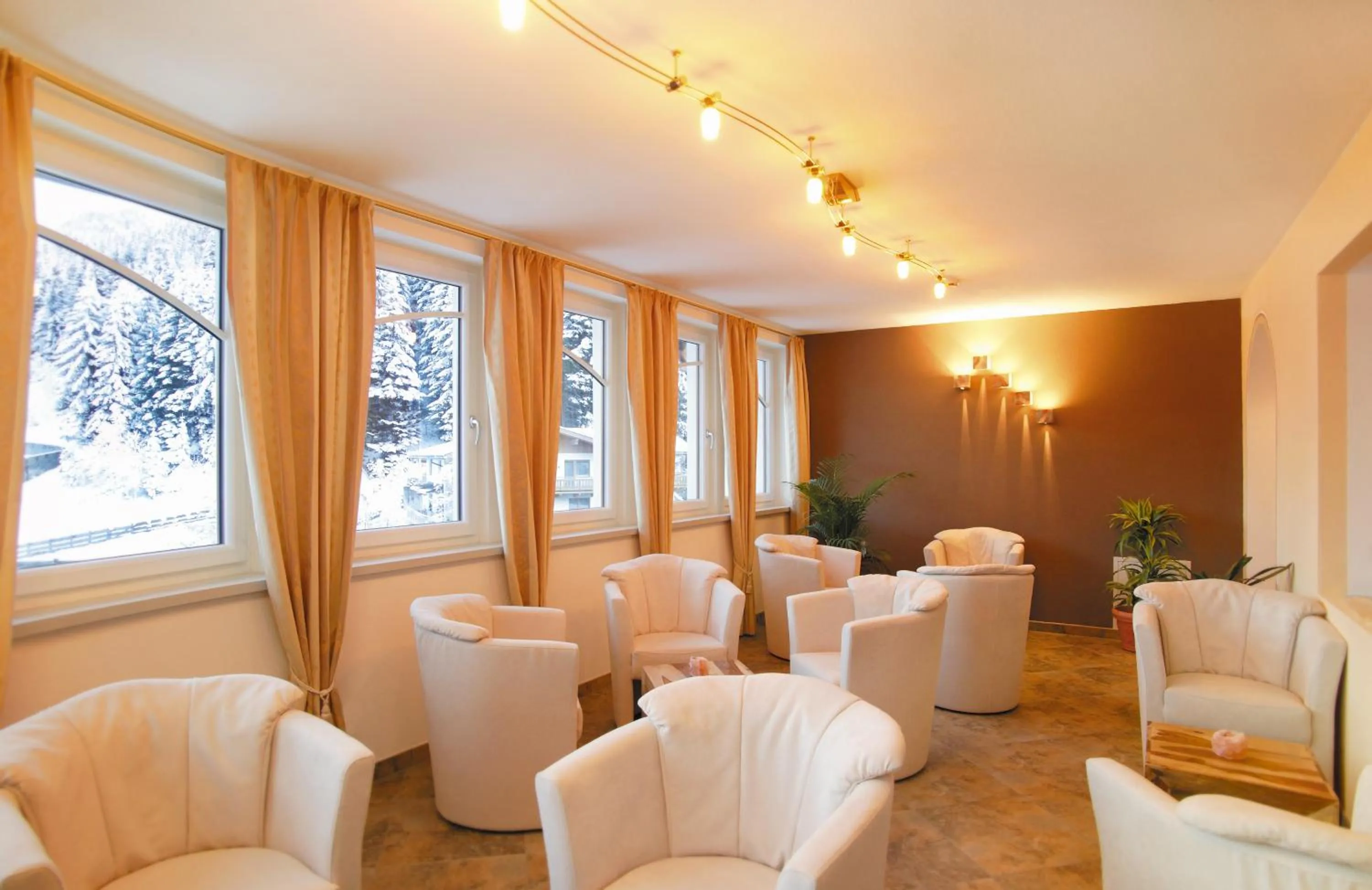 Lounge or bar in Alpenherz Hotel Garni