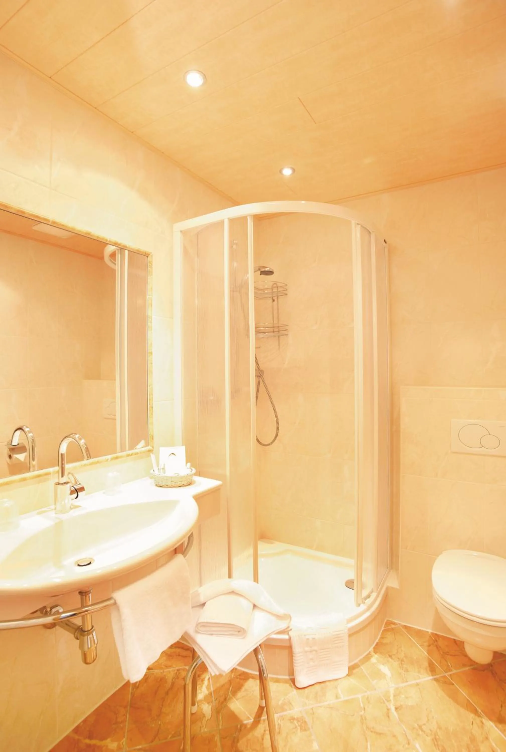 Bathroom in Alpenherz Hotel Garni